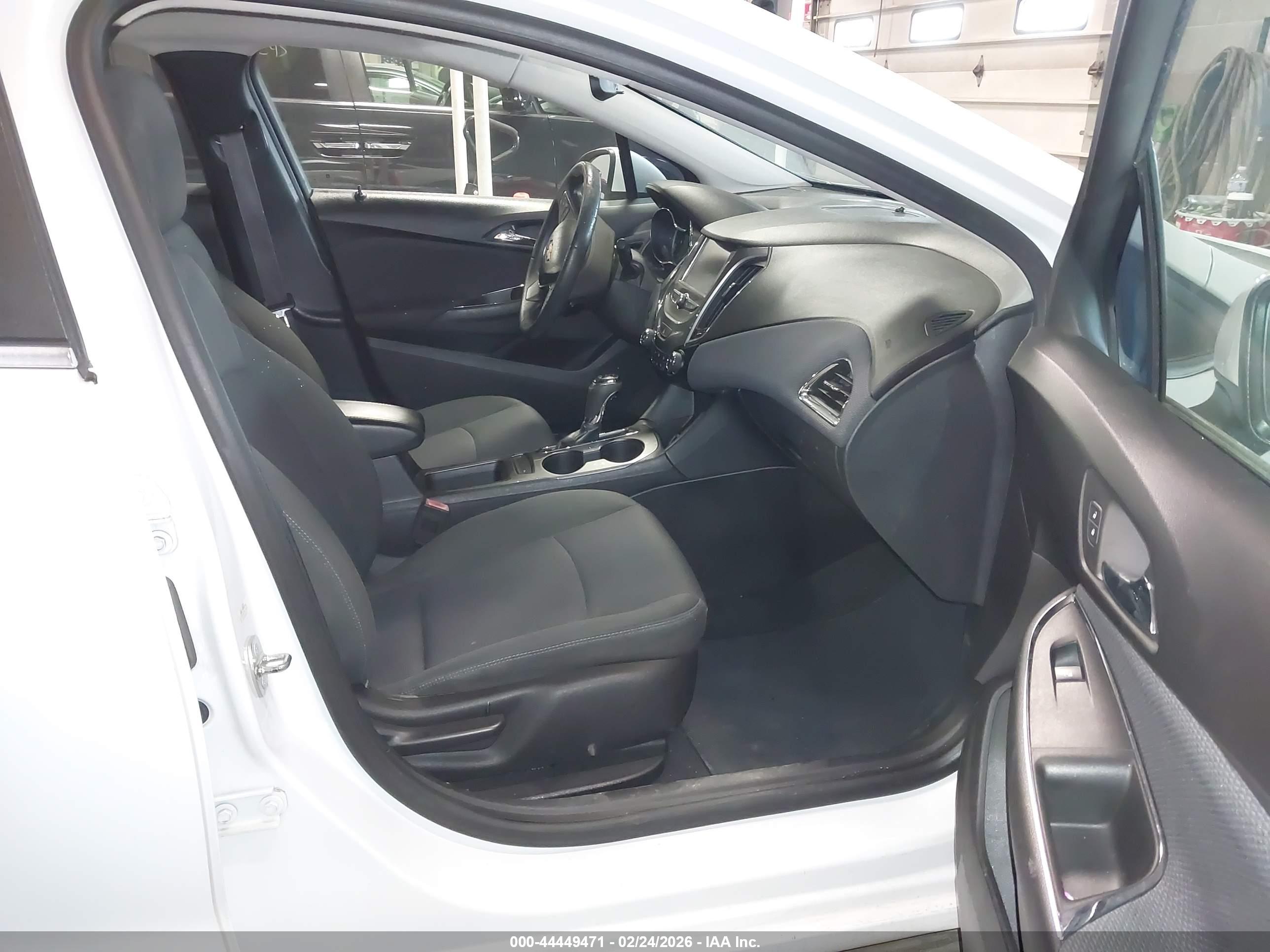 CHEVROLET CRUZE image 5