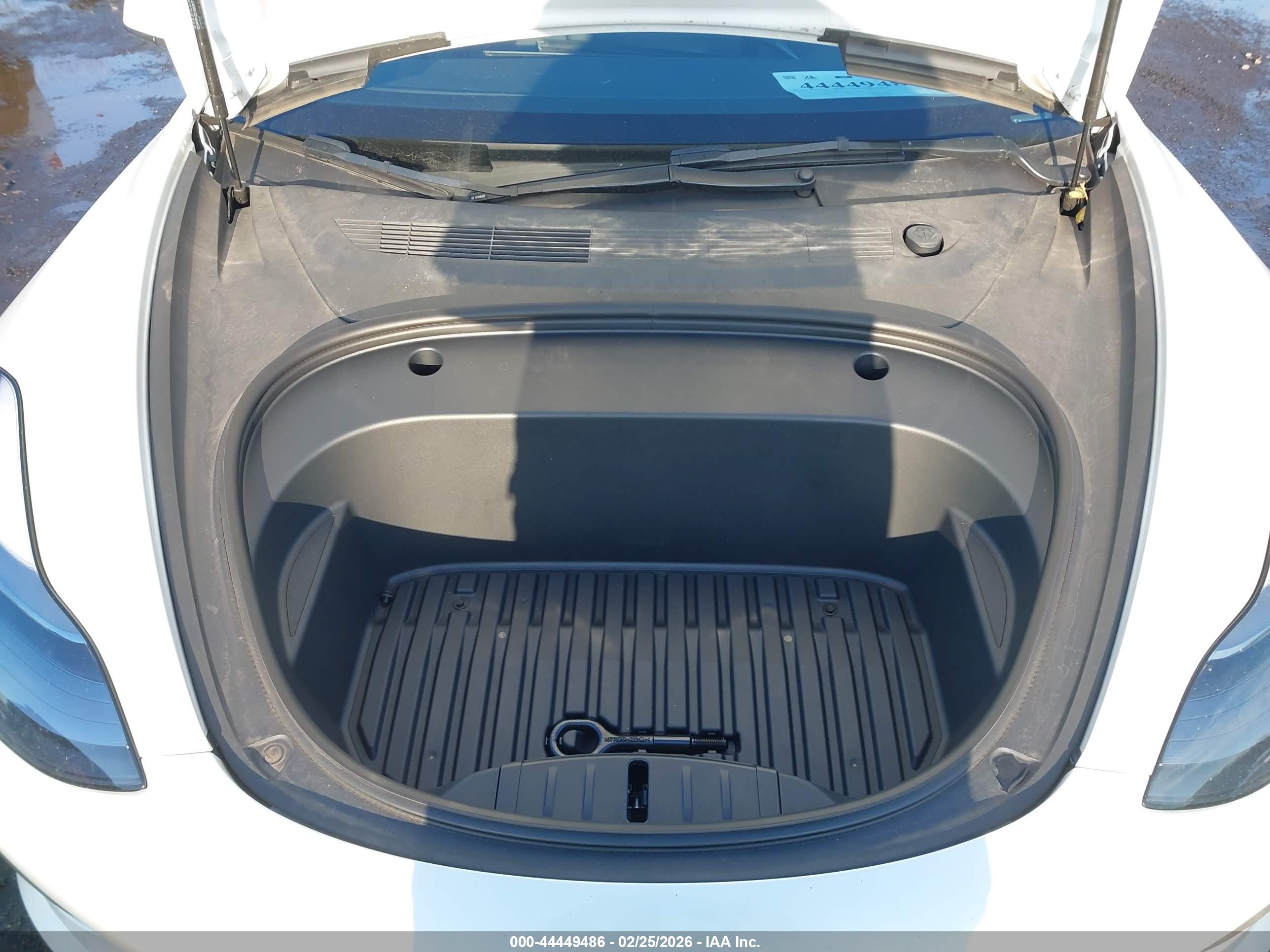 TESLA MODEL image 10