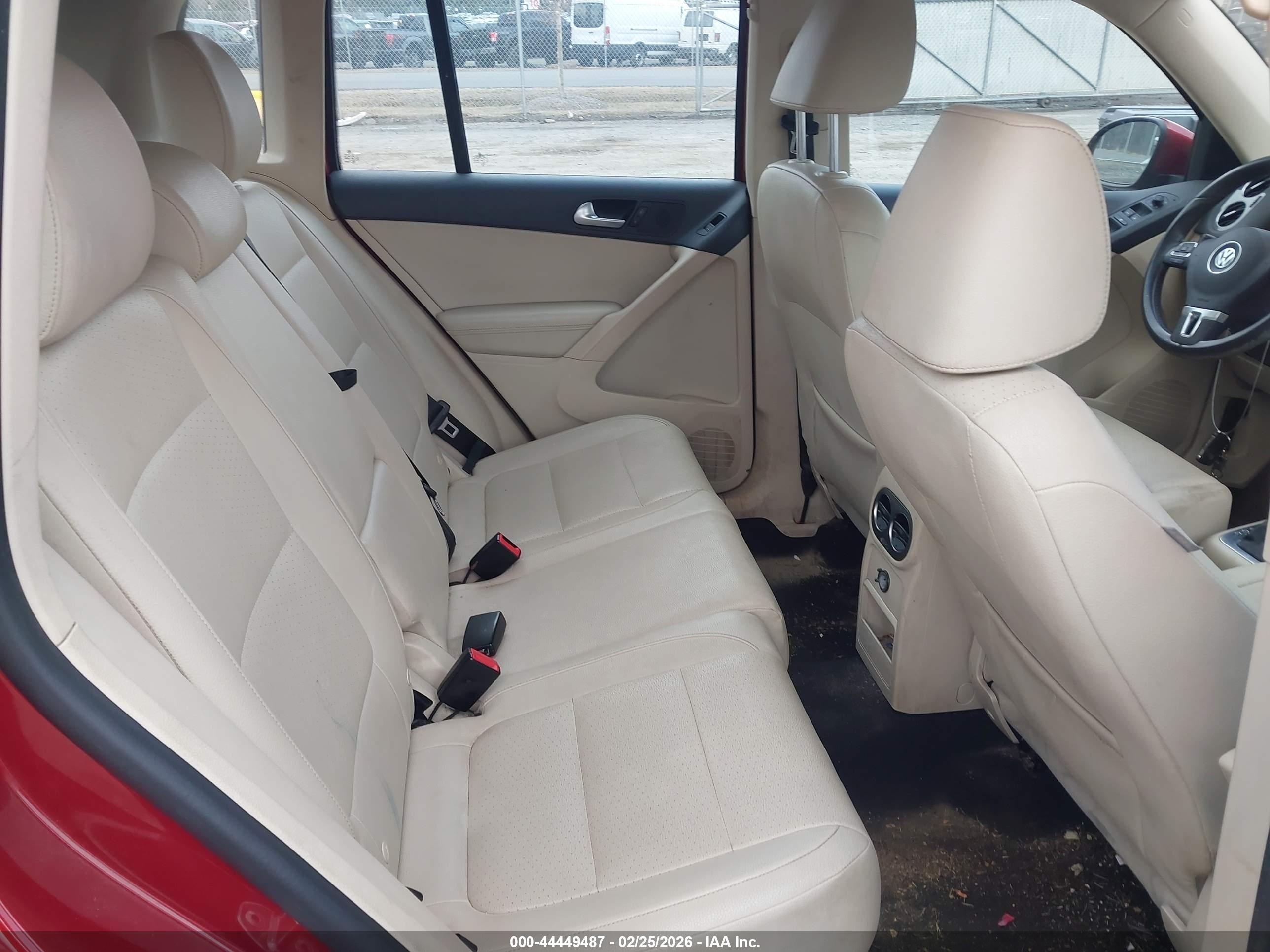 VOLKSWAGEN TIGUAN image 8