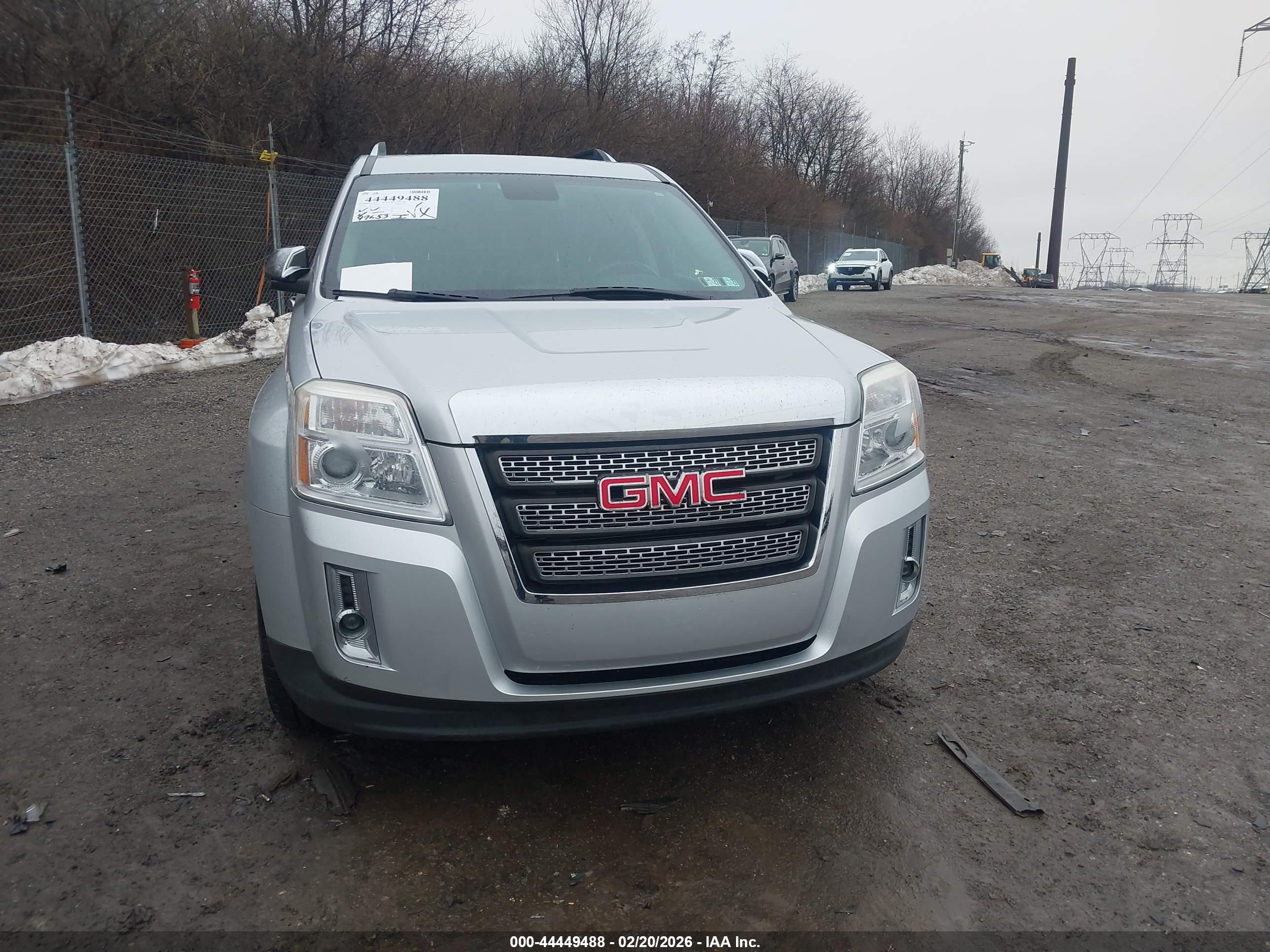 GMC TERRAIN image 6