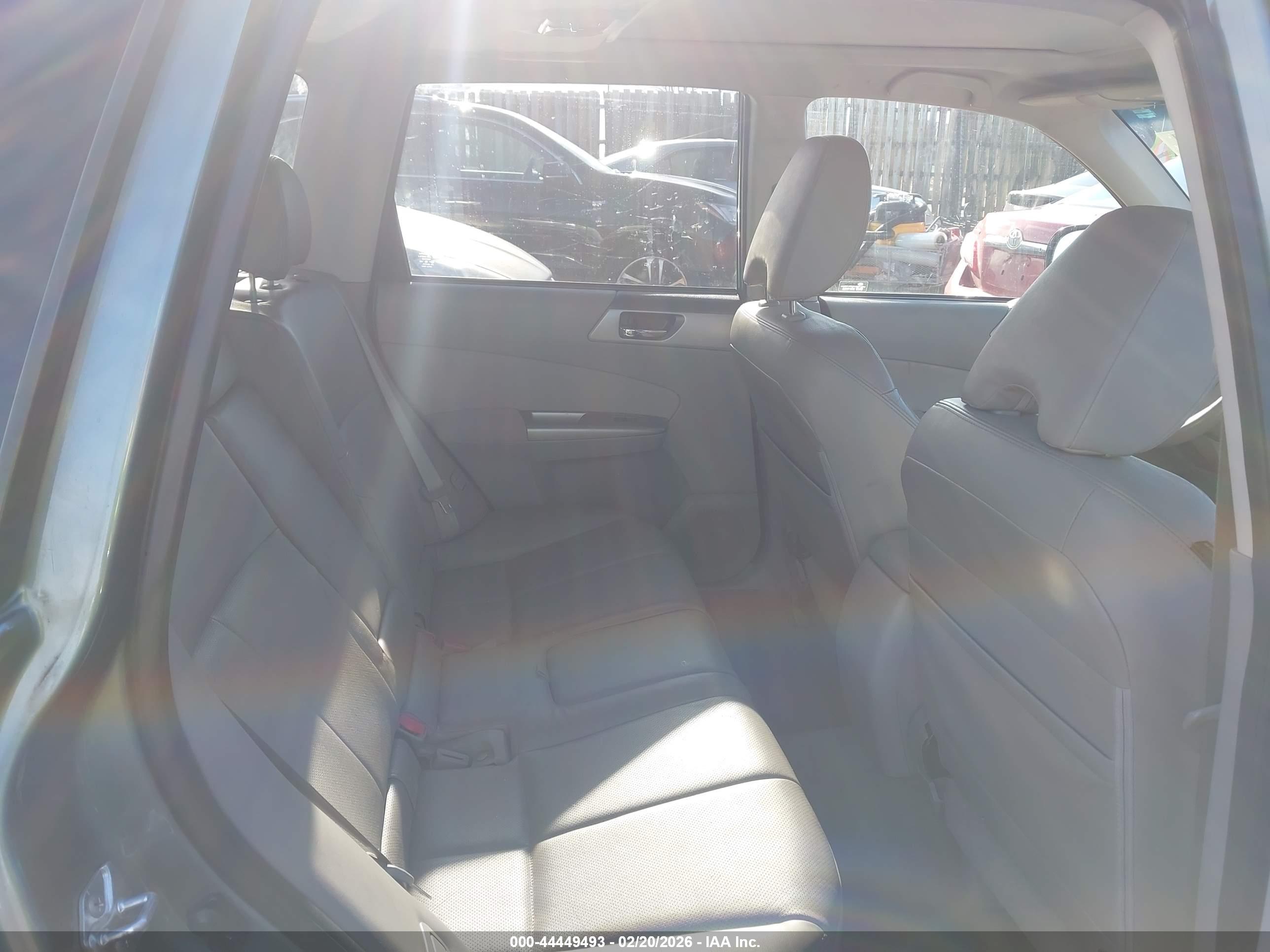 SUBARU FORESTER image 8