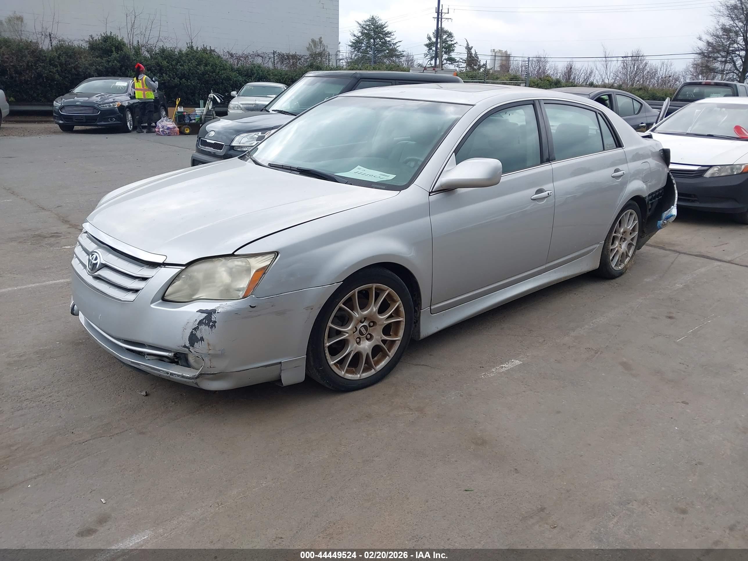 TOYOTA AVALON image 2