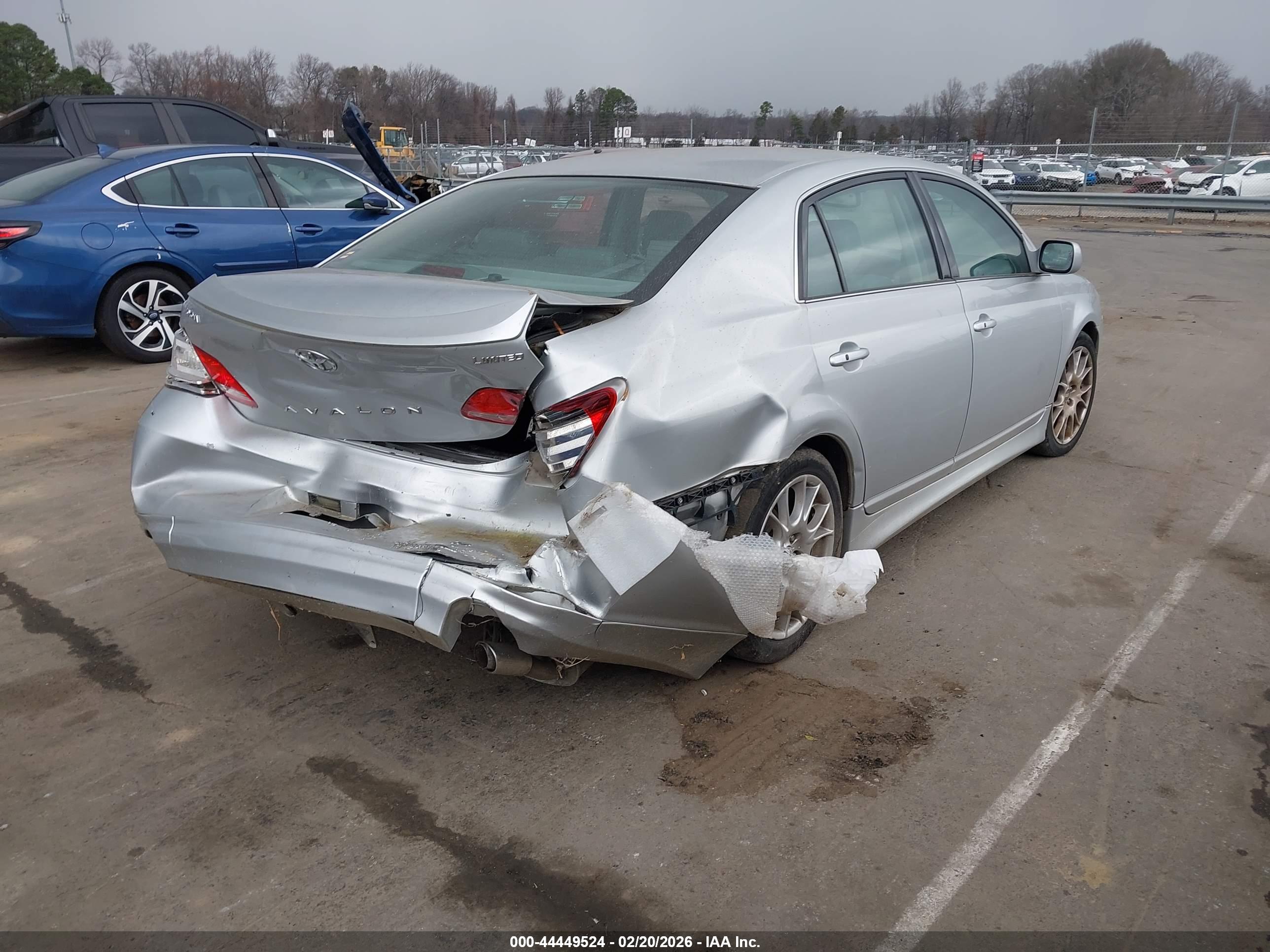 TOYOTA AVALON image 4
