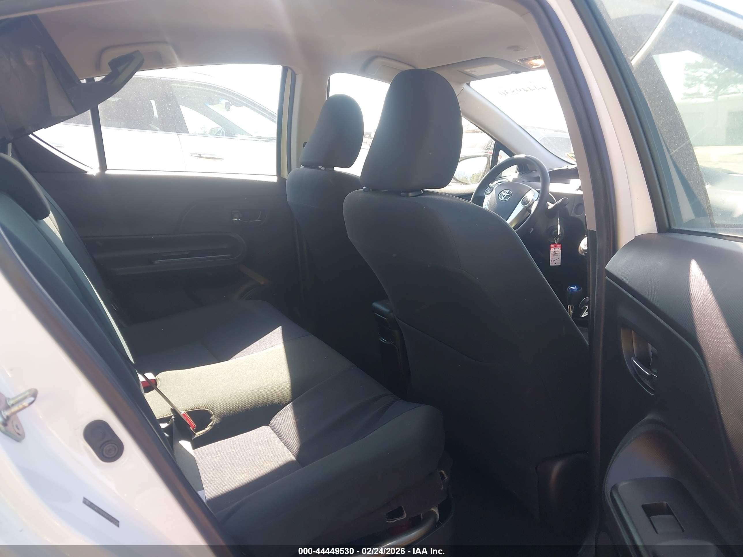 TOYOTA PRIUS image 8
