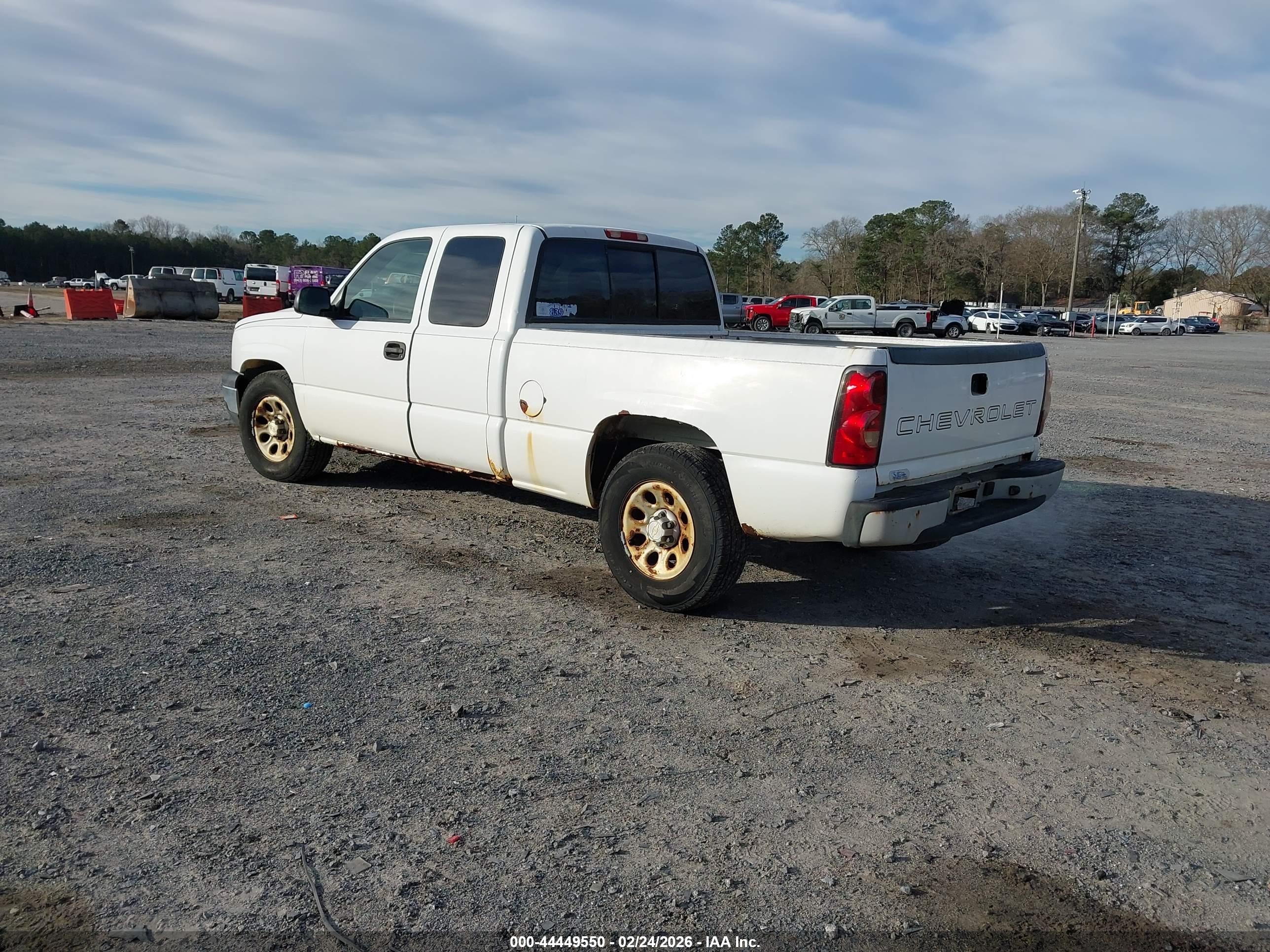 CHEVROLET SILVERADO image 3