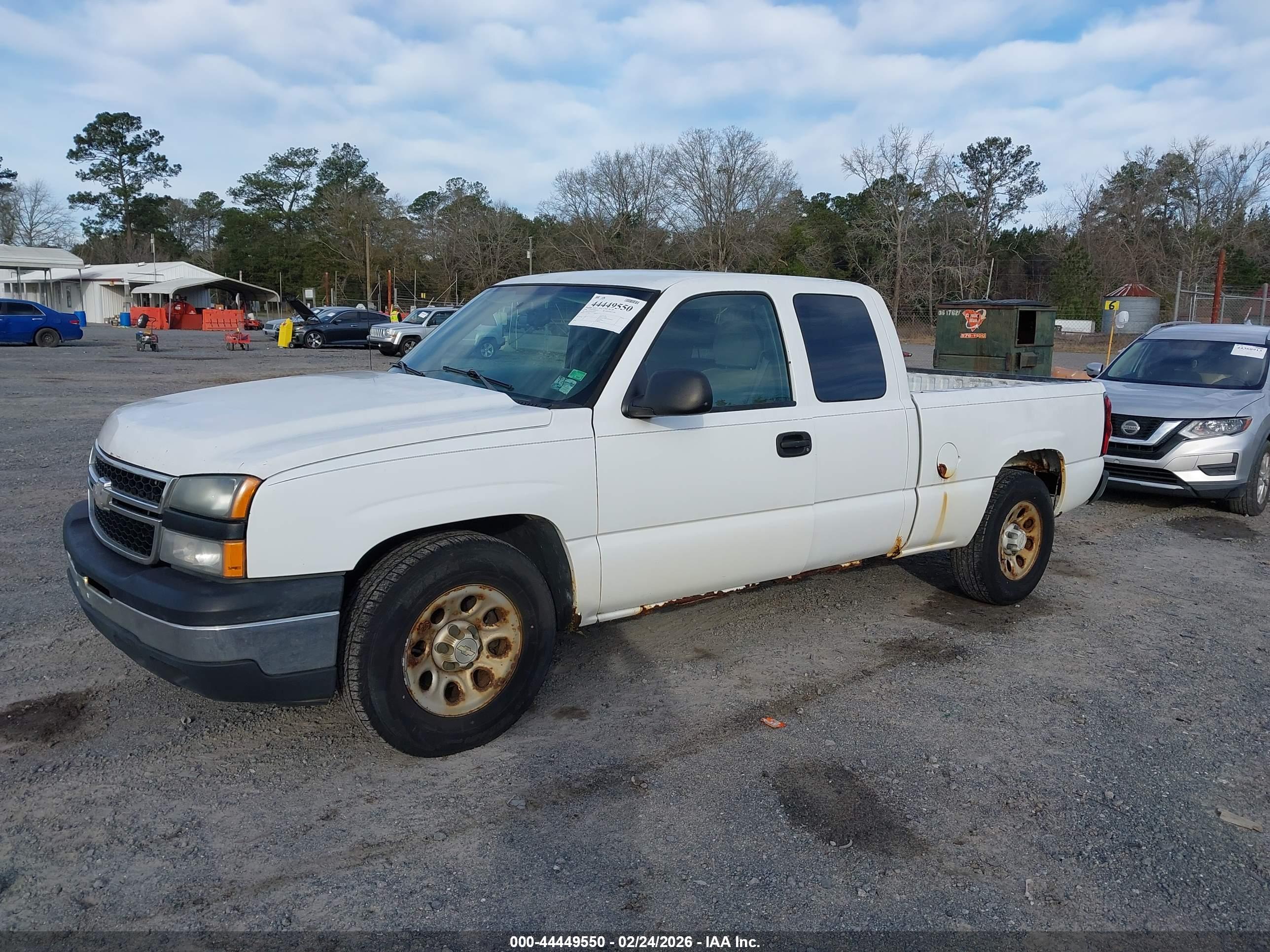 CHEVROLET SILVERADO image 6