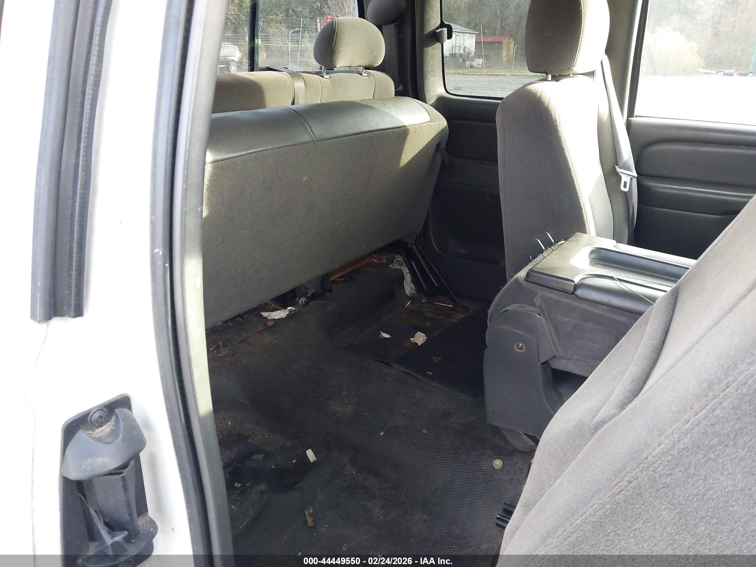 CHEVROLET SILVERADO image 8