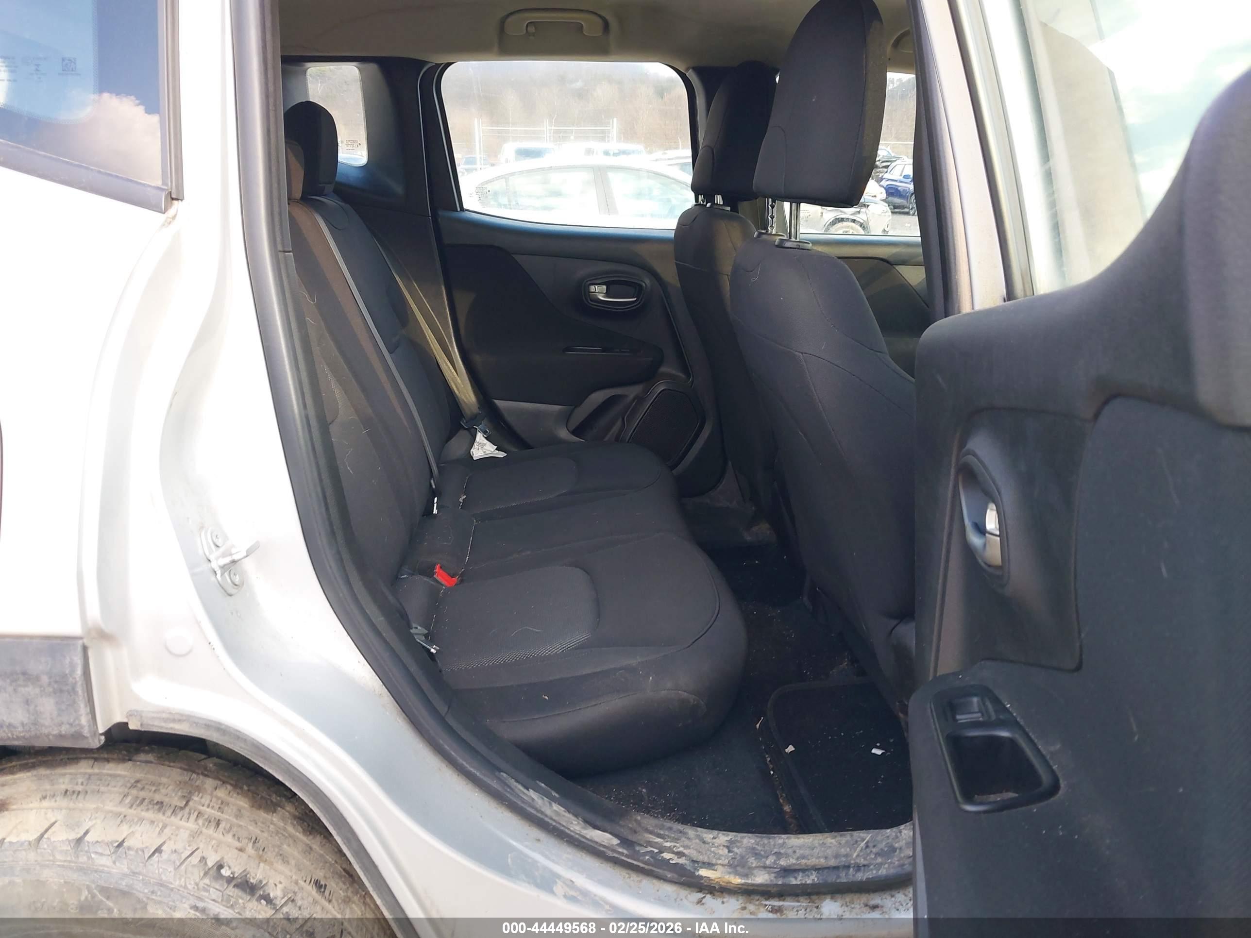 JEEP RENEGADE image 8