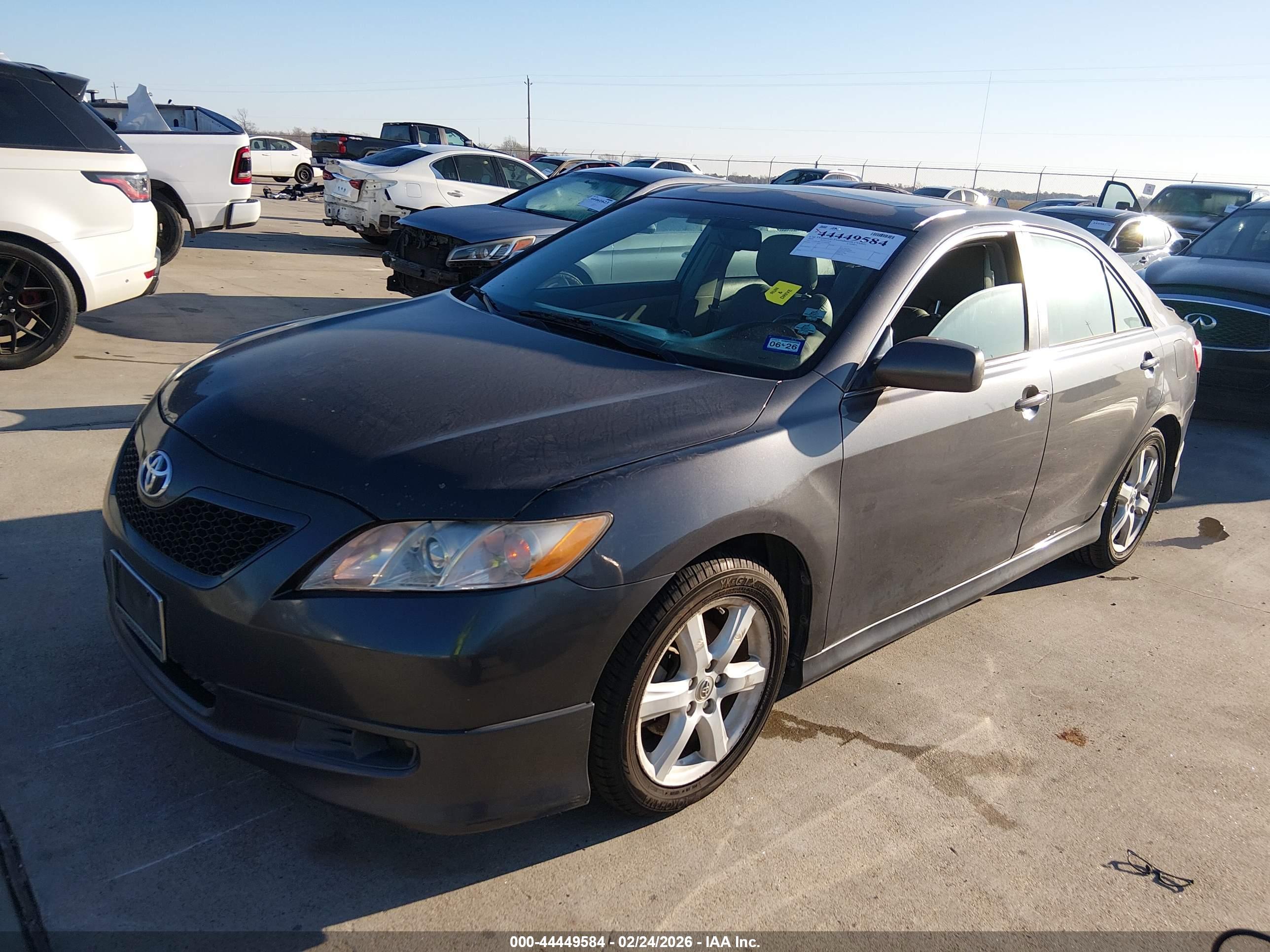 TOYOTA CAMRY image 2