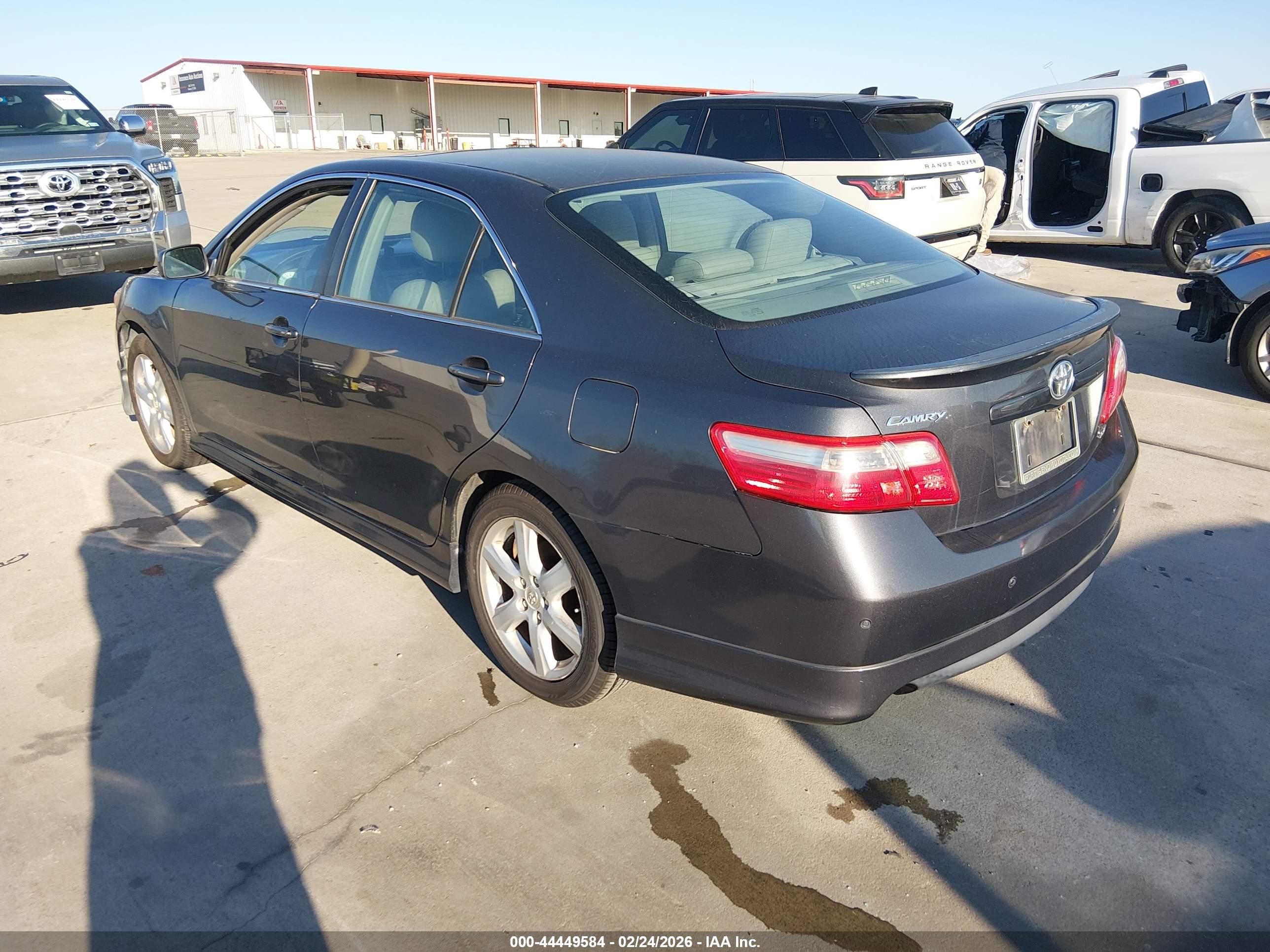 TOYOTA CAMRY image 3
