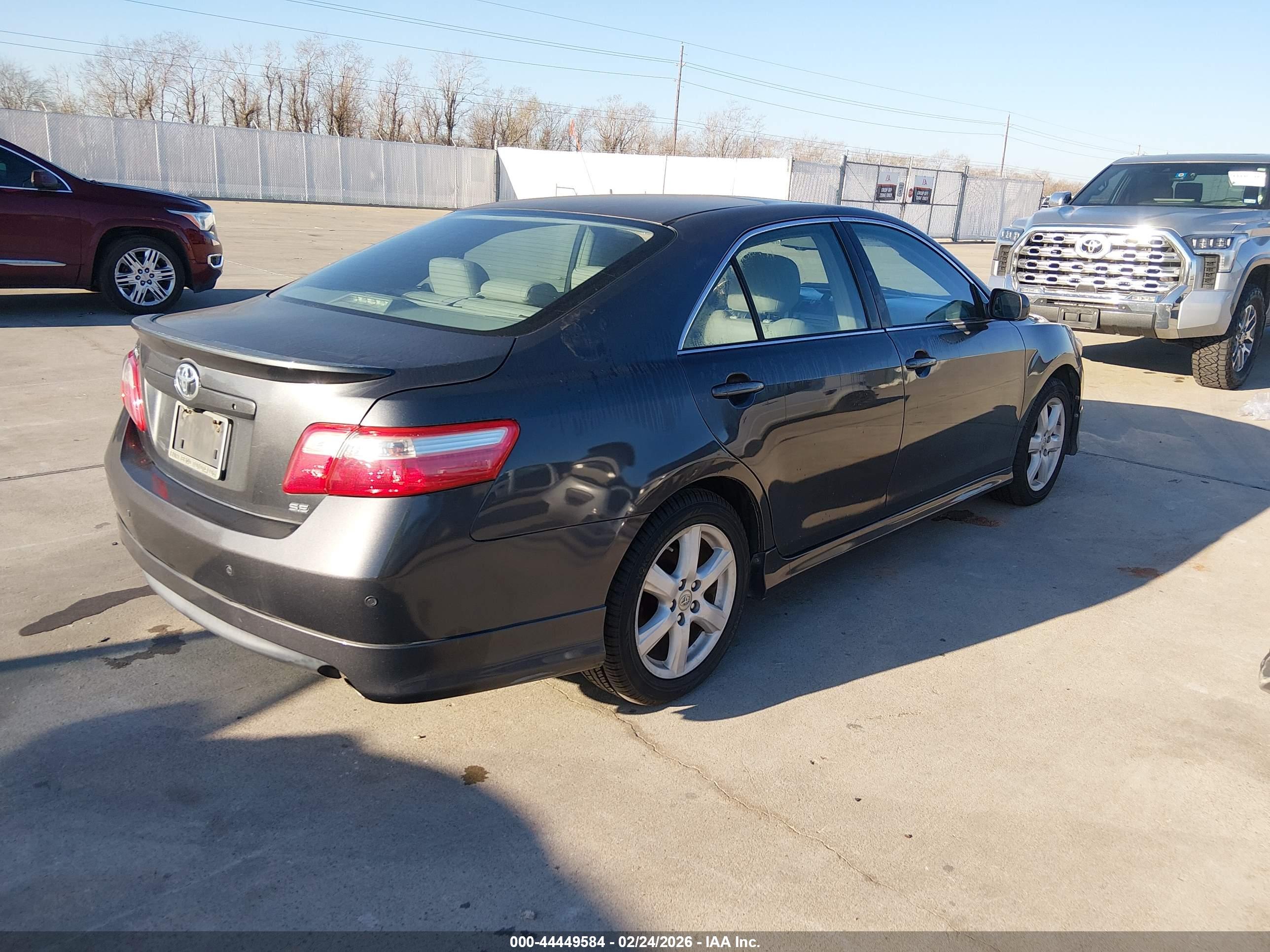 TOYOTA CAMRY image 4