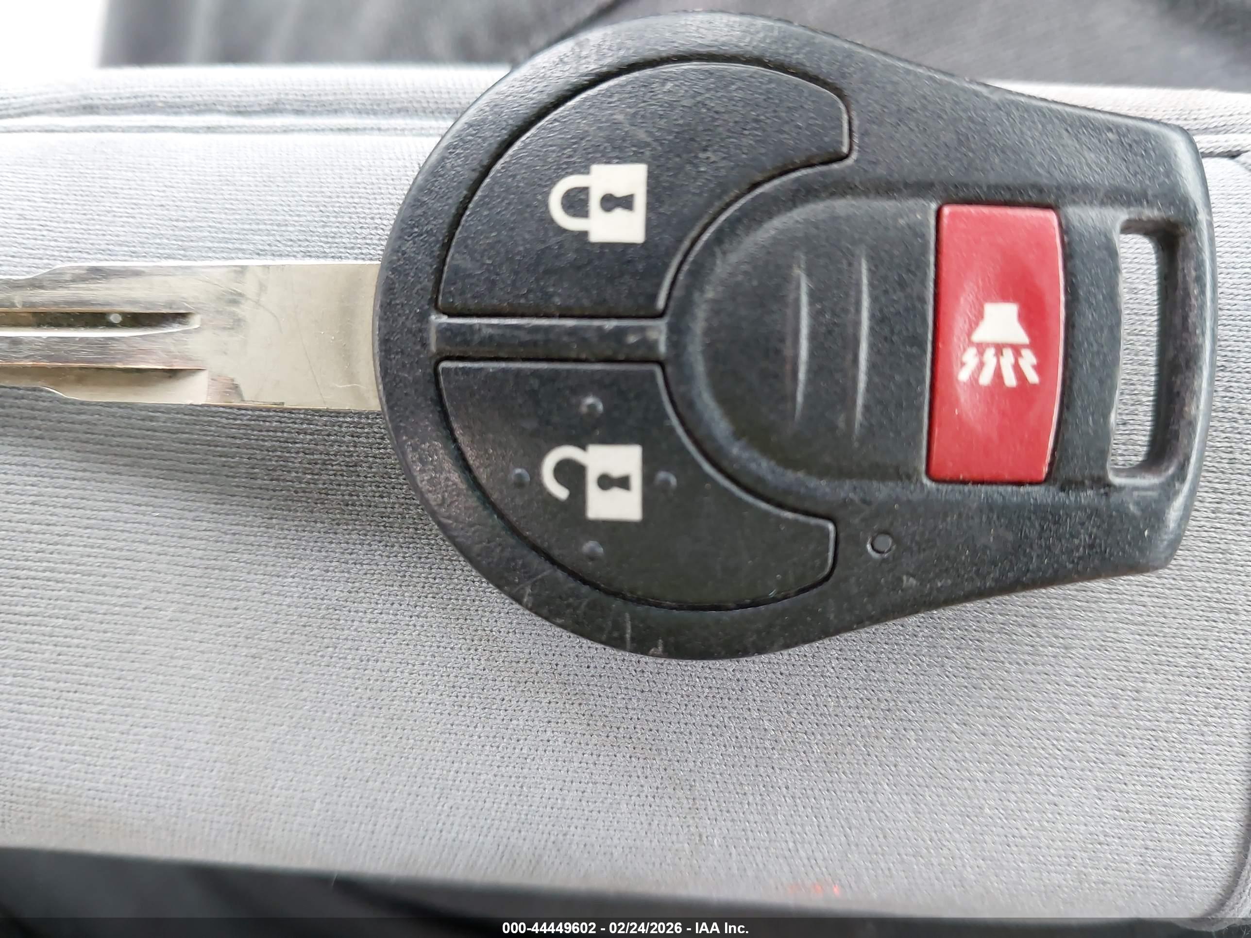NISSAN VERSA image 11