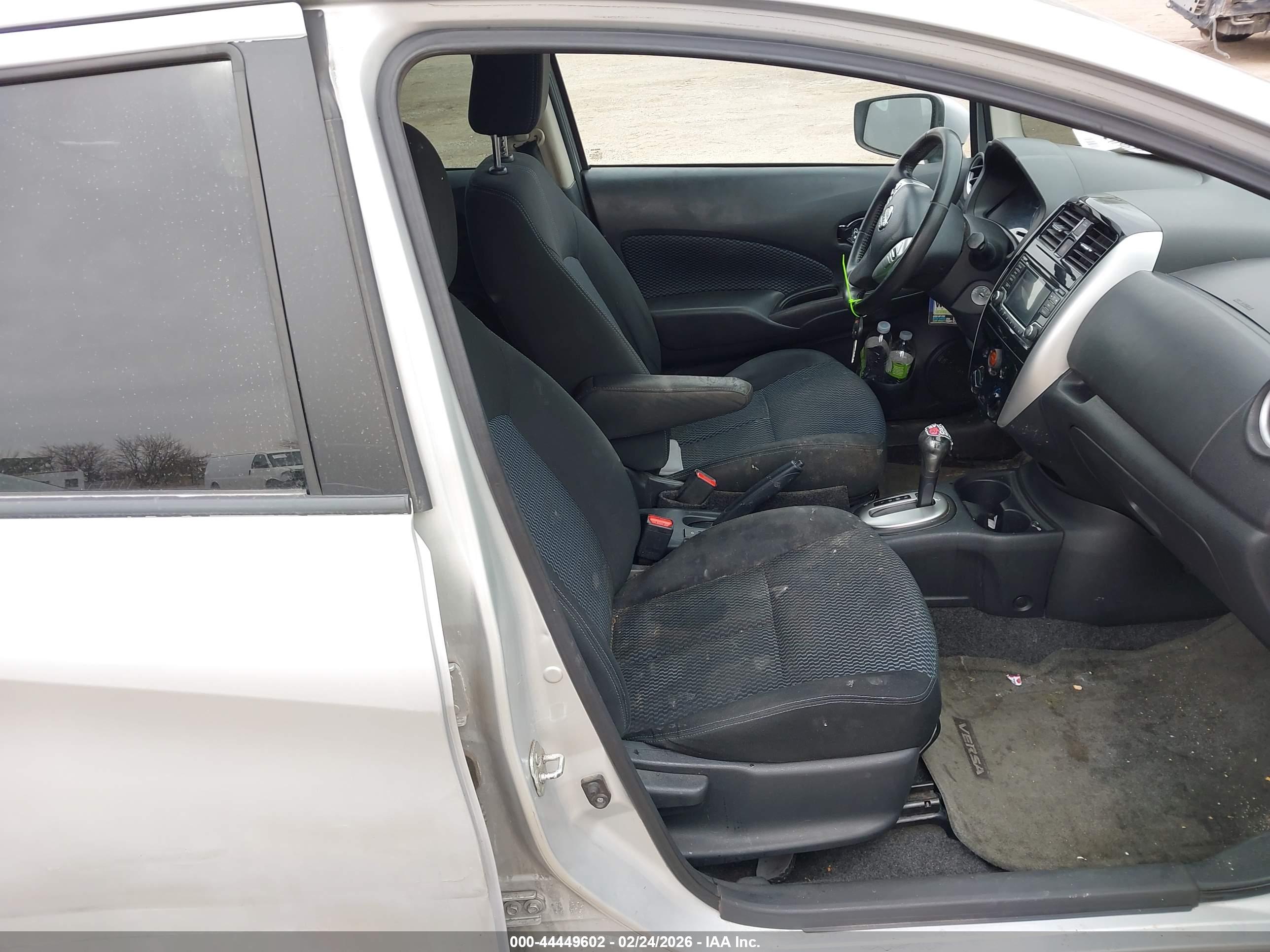 NISSAN VERSA image 5