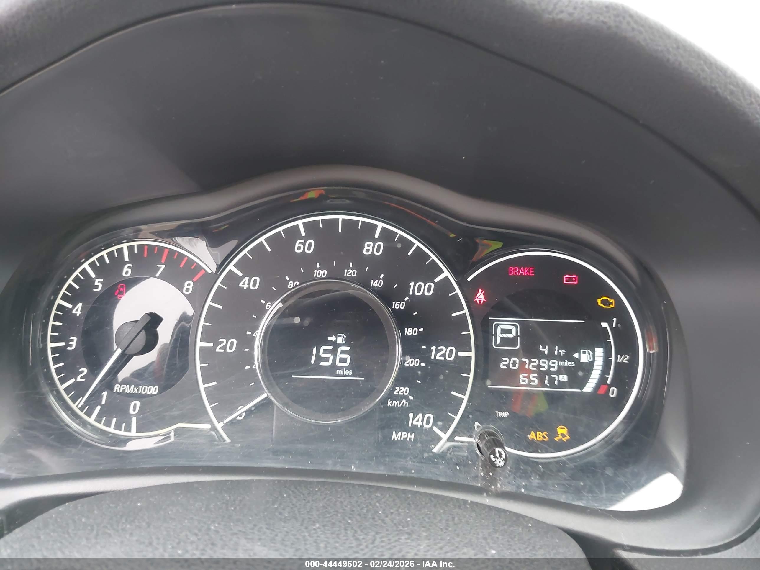 NISSAN VERSA image 7