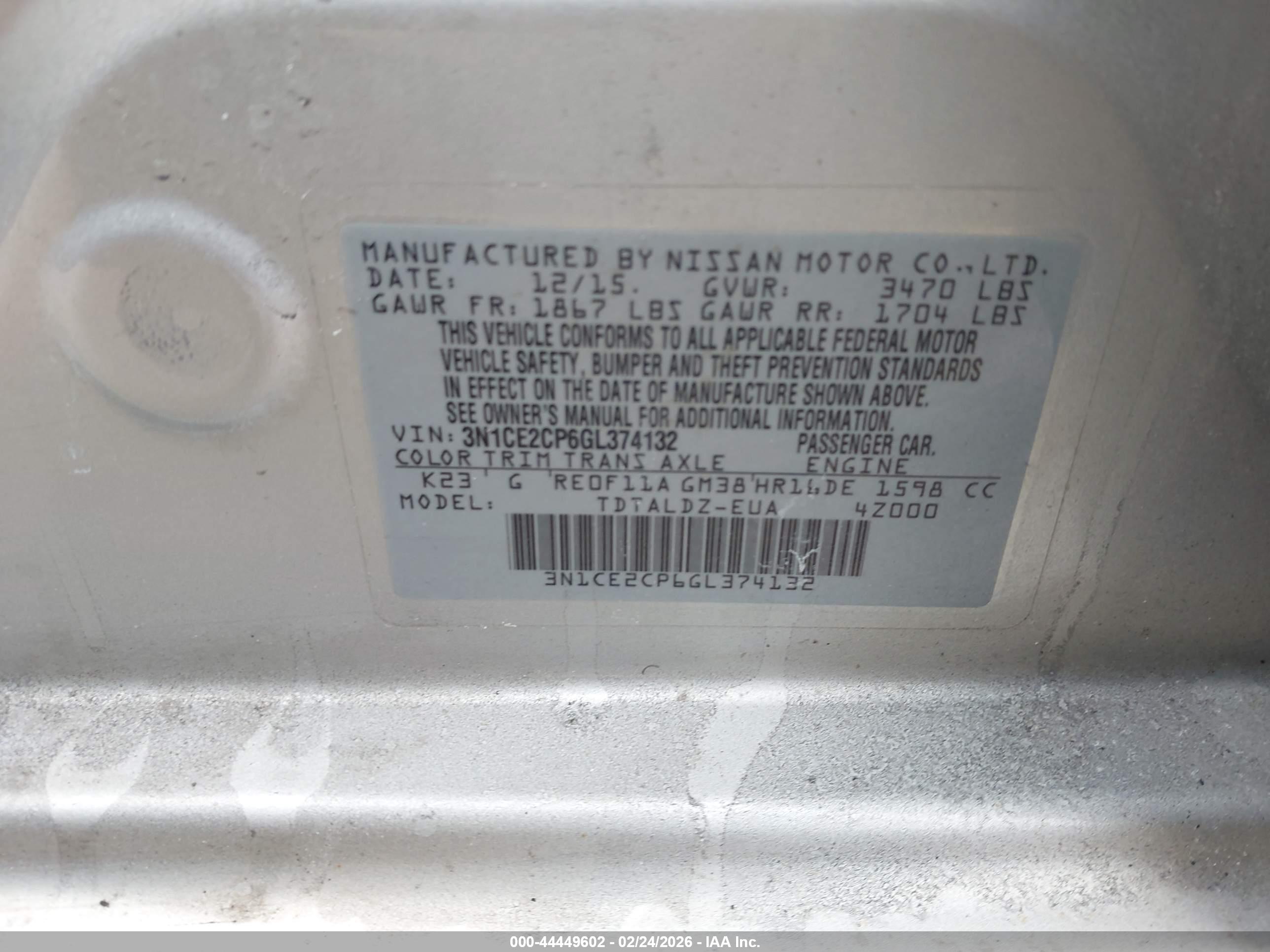NISSAN VERSA image 9