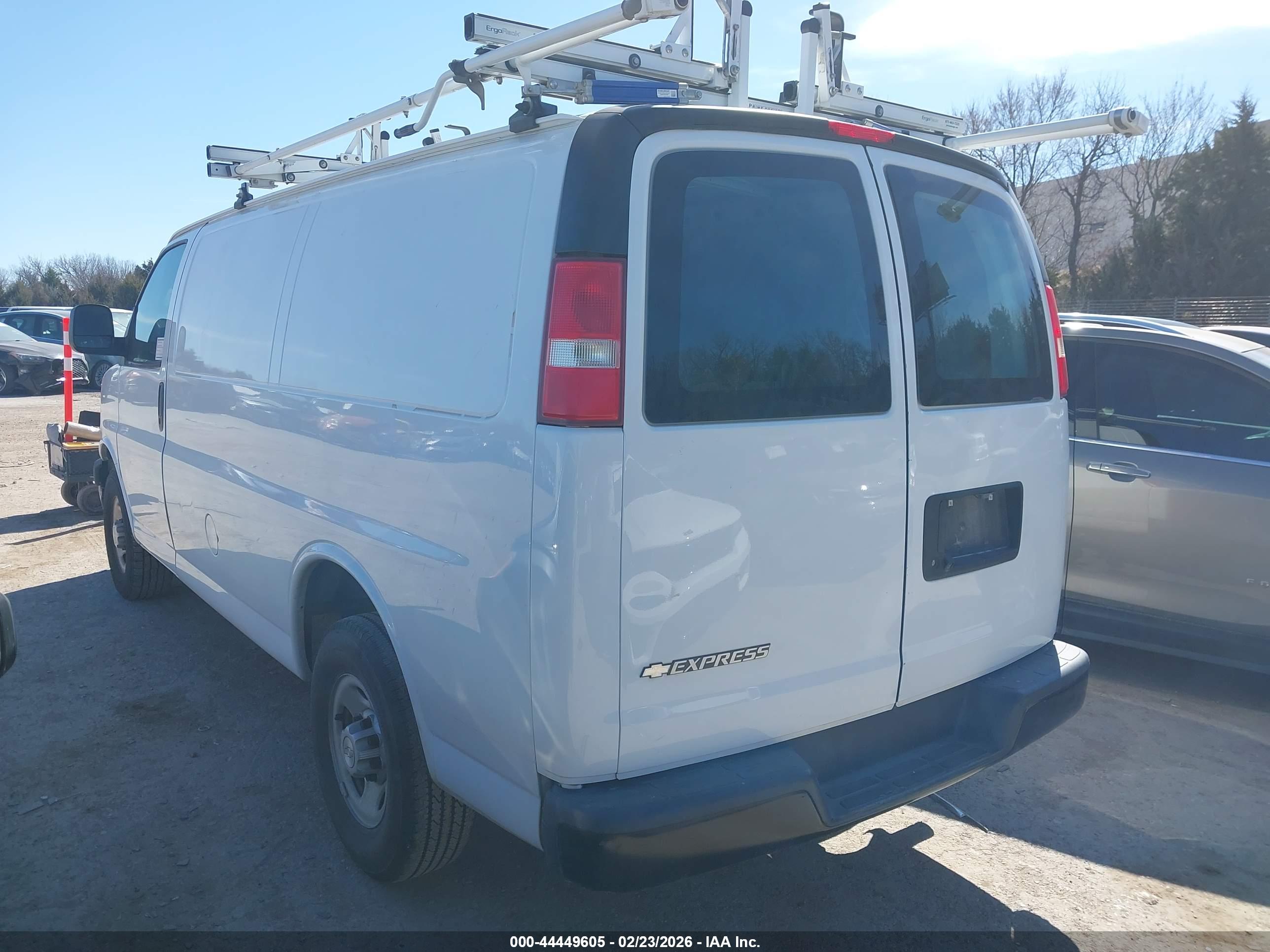 CHEVROLET EXPRESS image 3