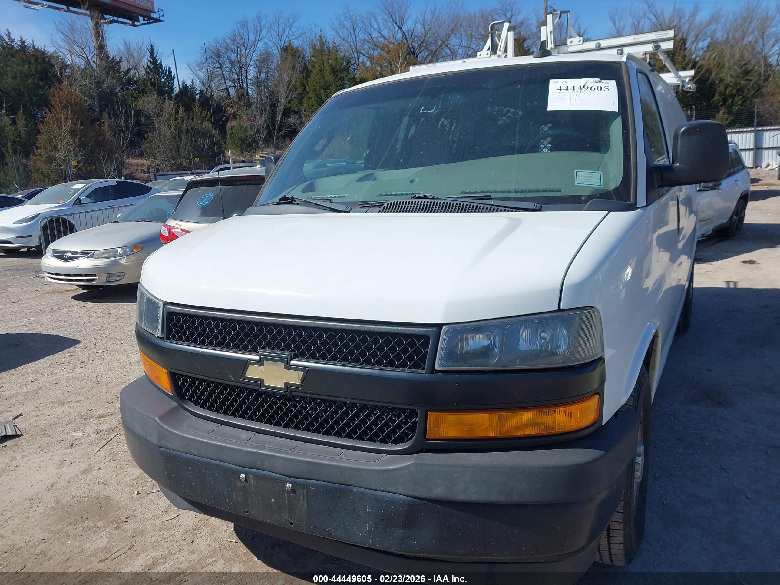 CHEVROLET EXPRESS image 6