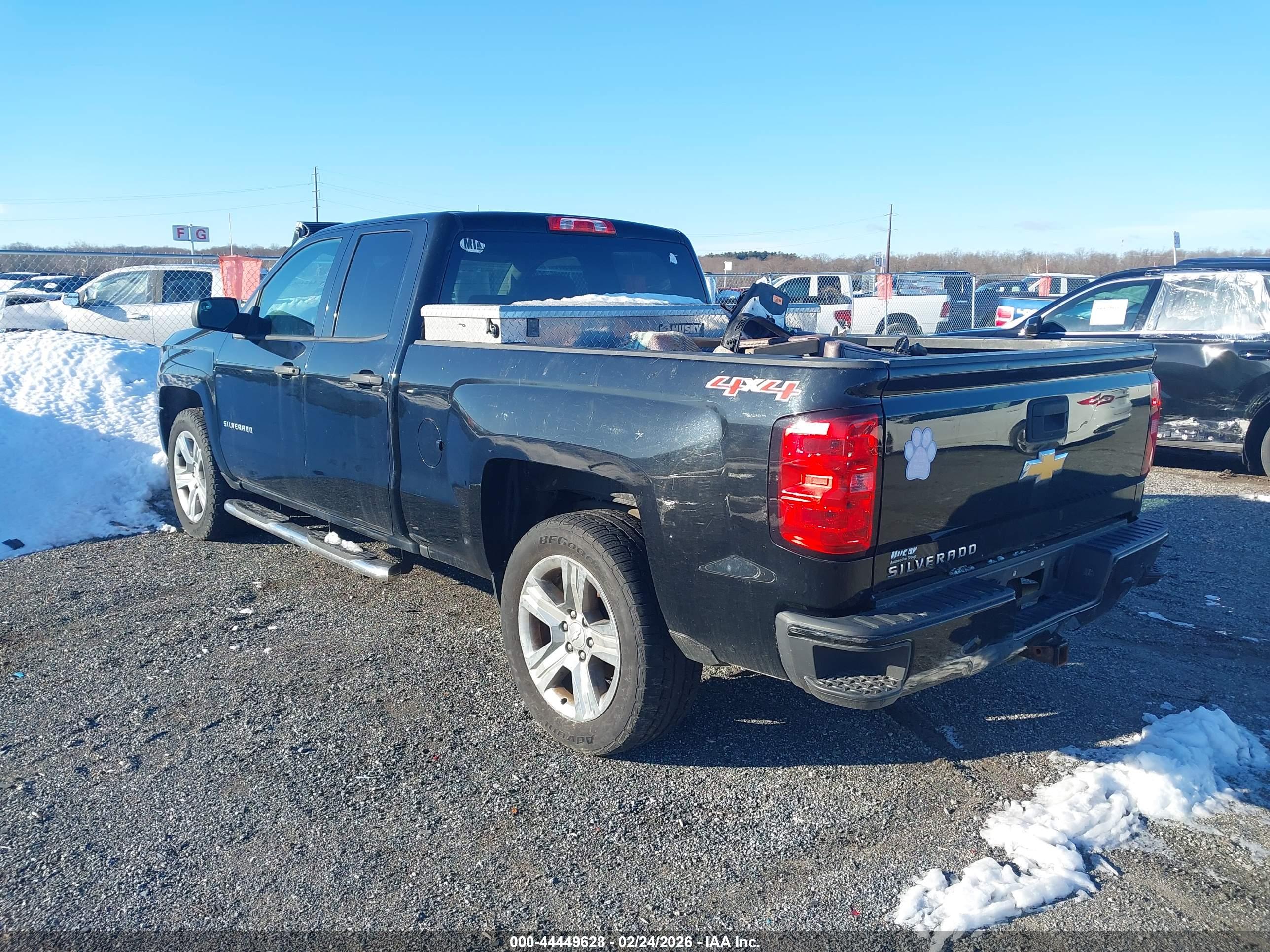 CHEVROLET SILVERADO image 3
