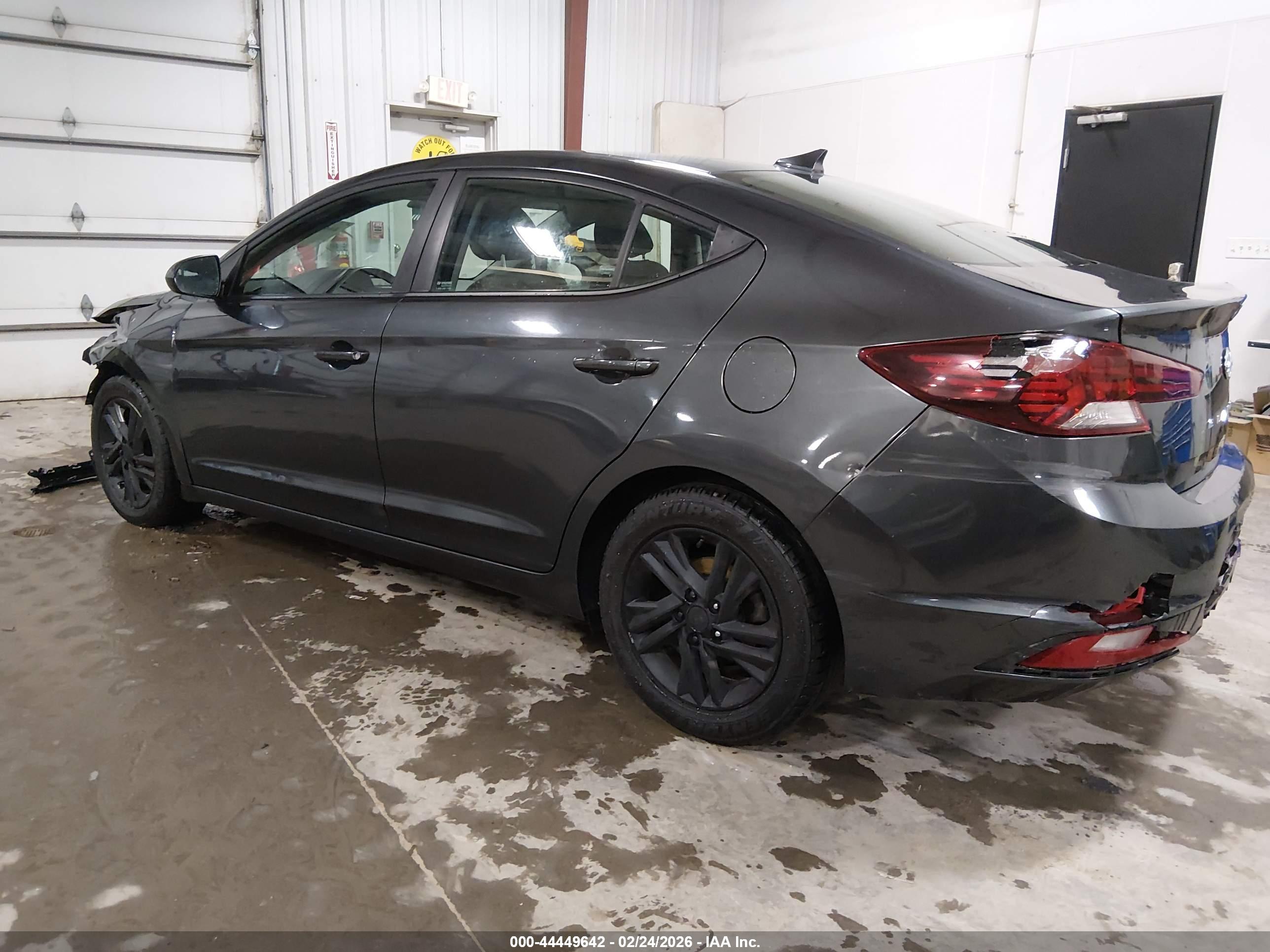 HYUNDAI ELANTRA image 3