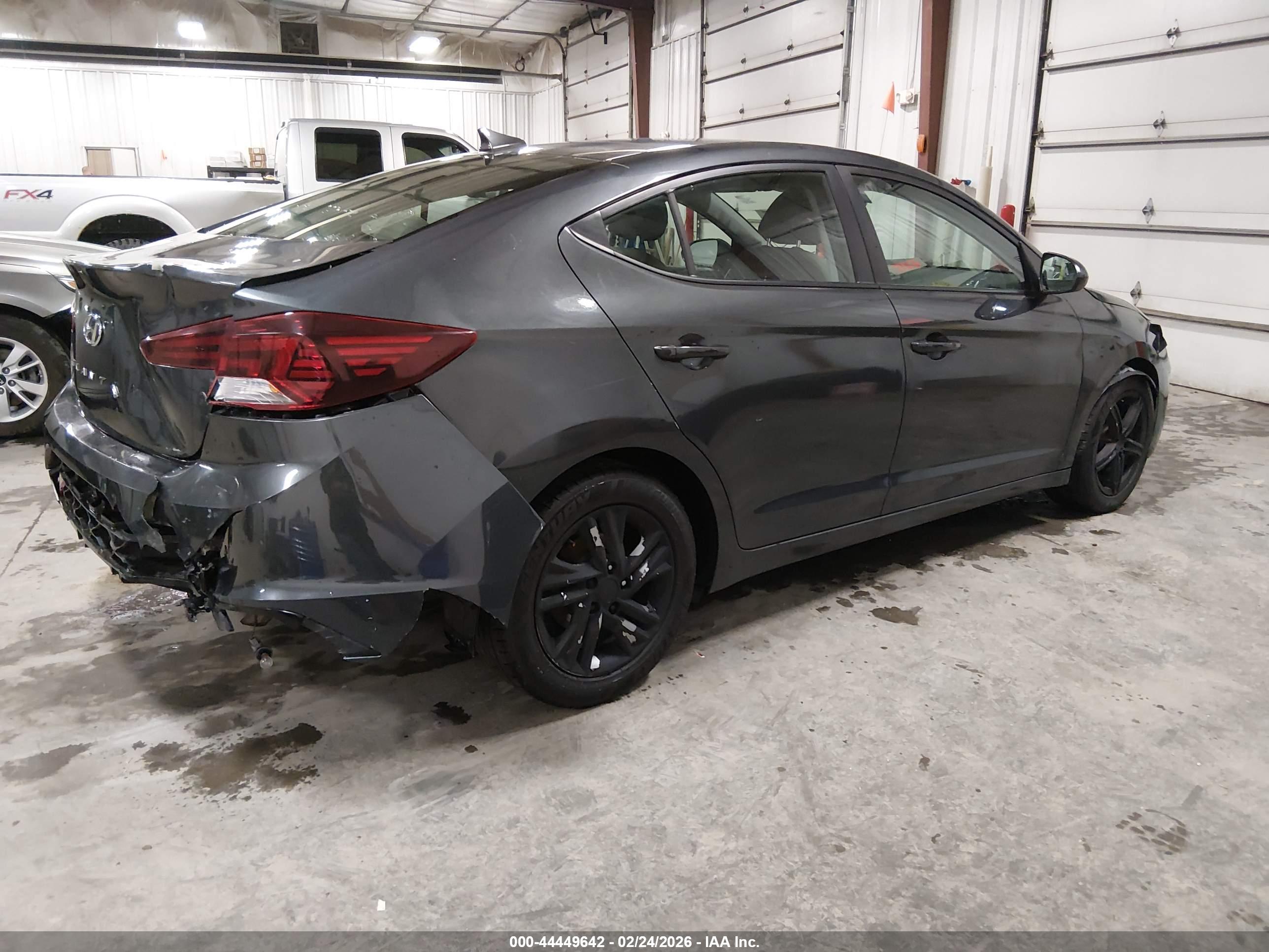 HYUNDAI ELANTRA image 4