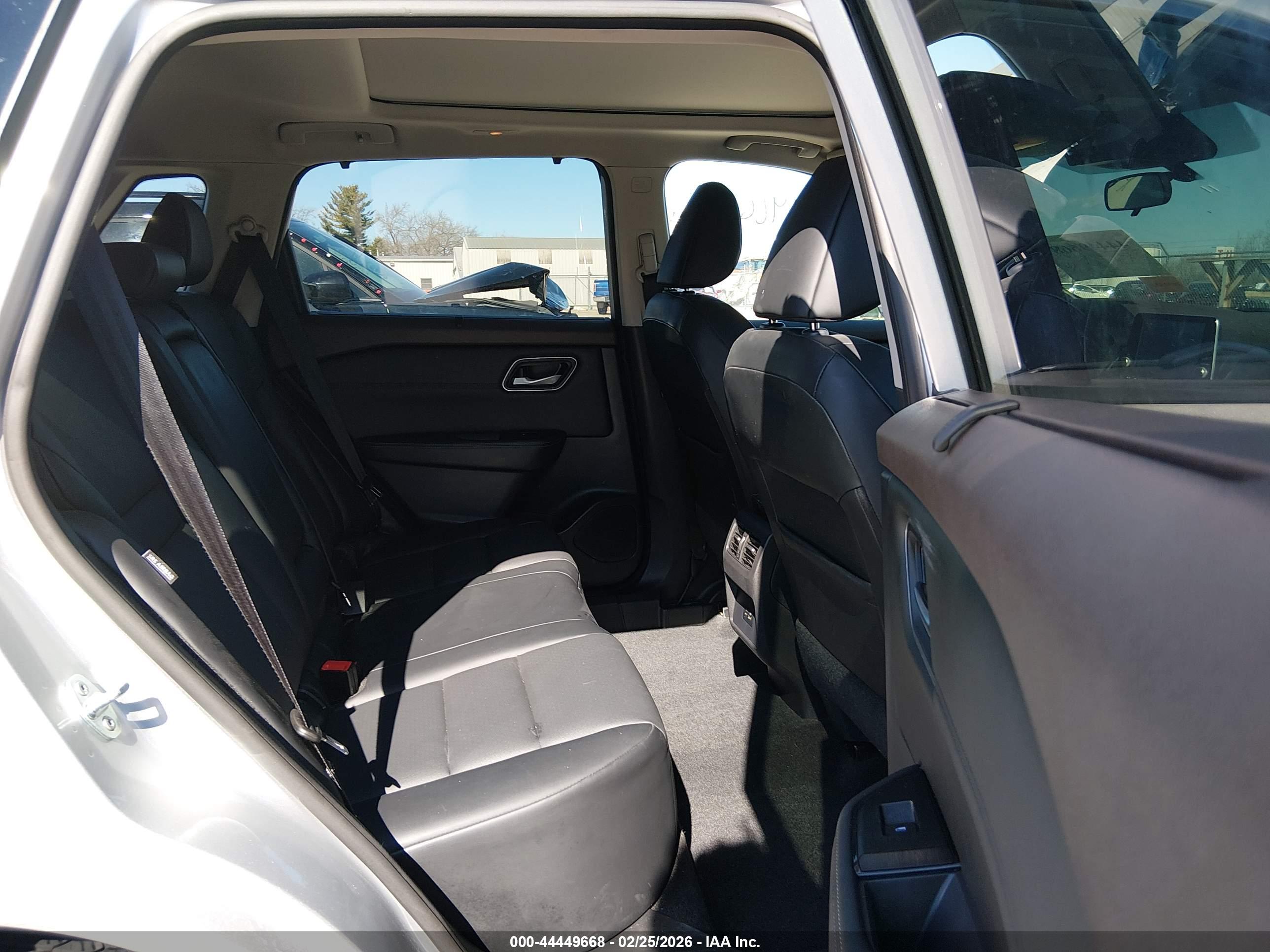 NISSAN ROGUE image 8