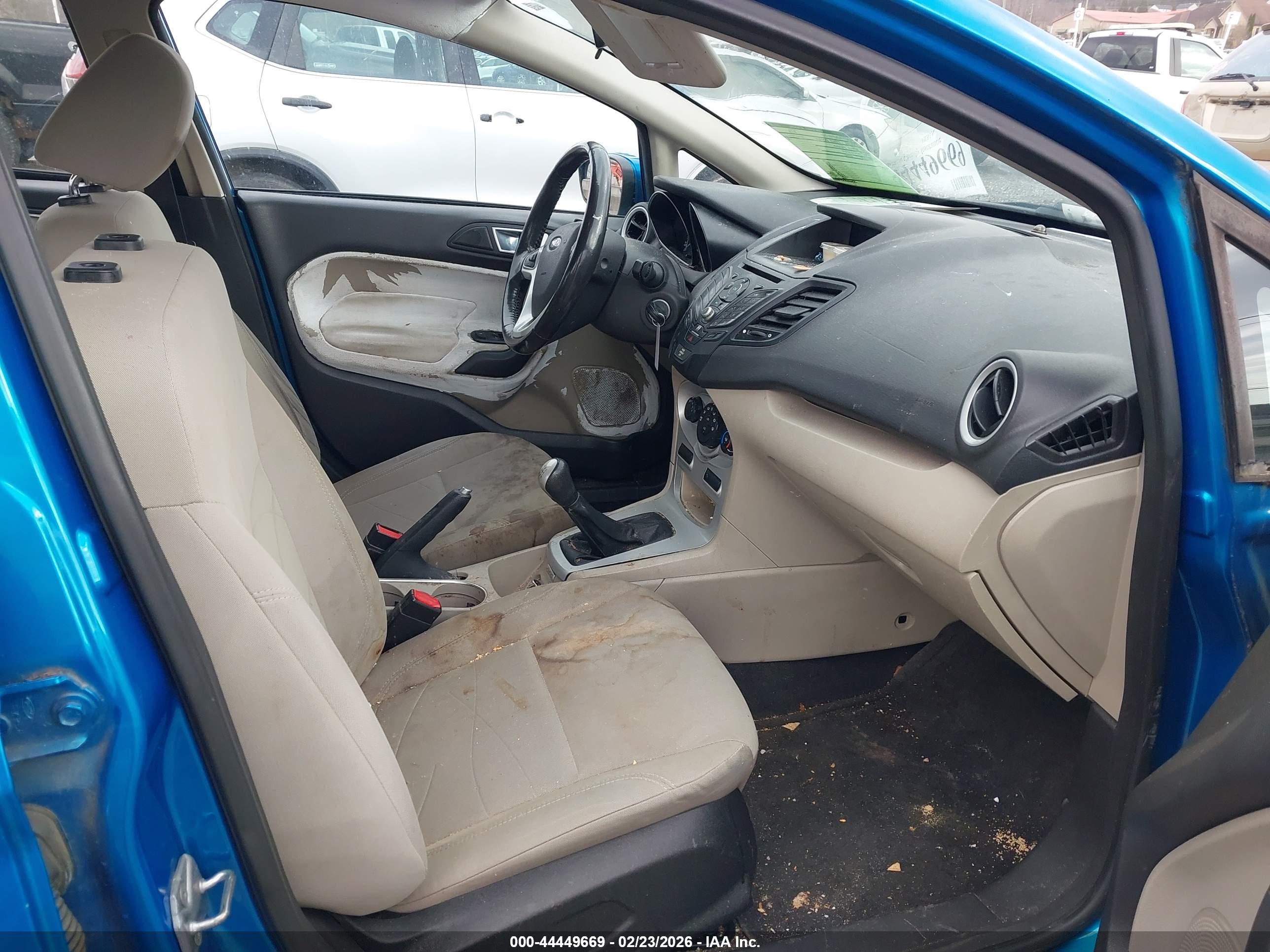 FORD FIESTA image 5