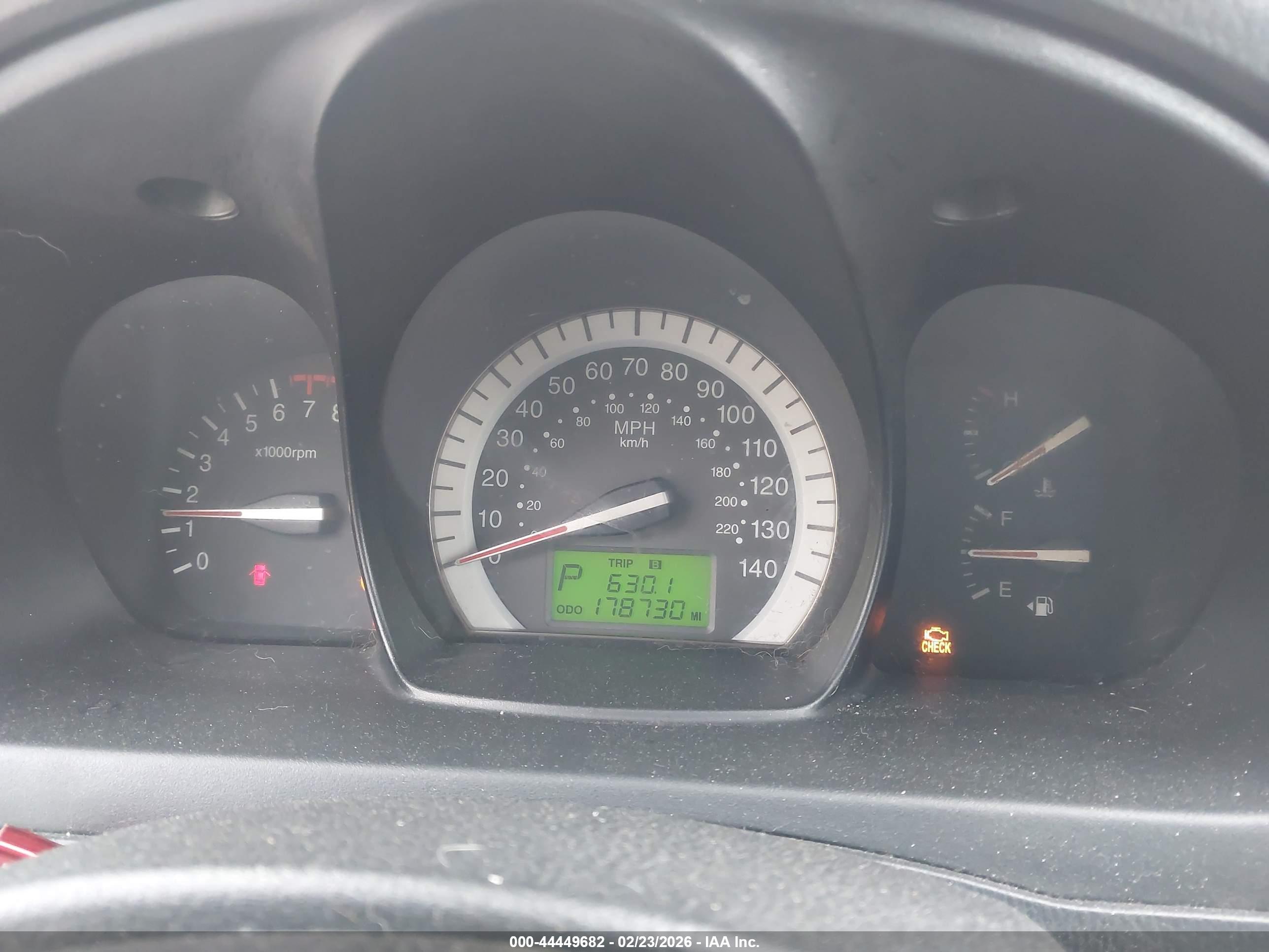 KIA SPECTRA image 7