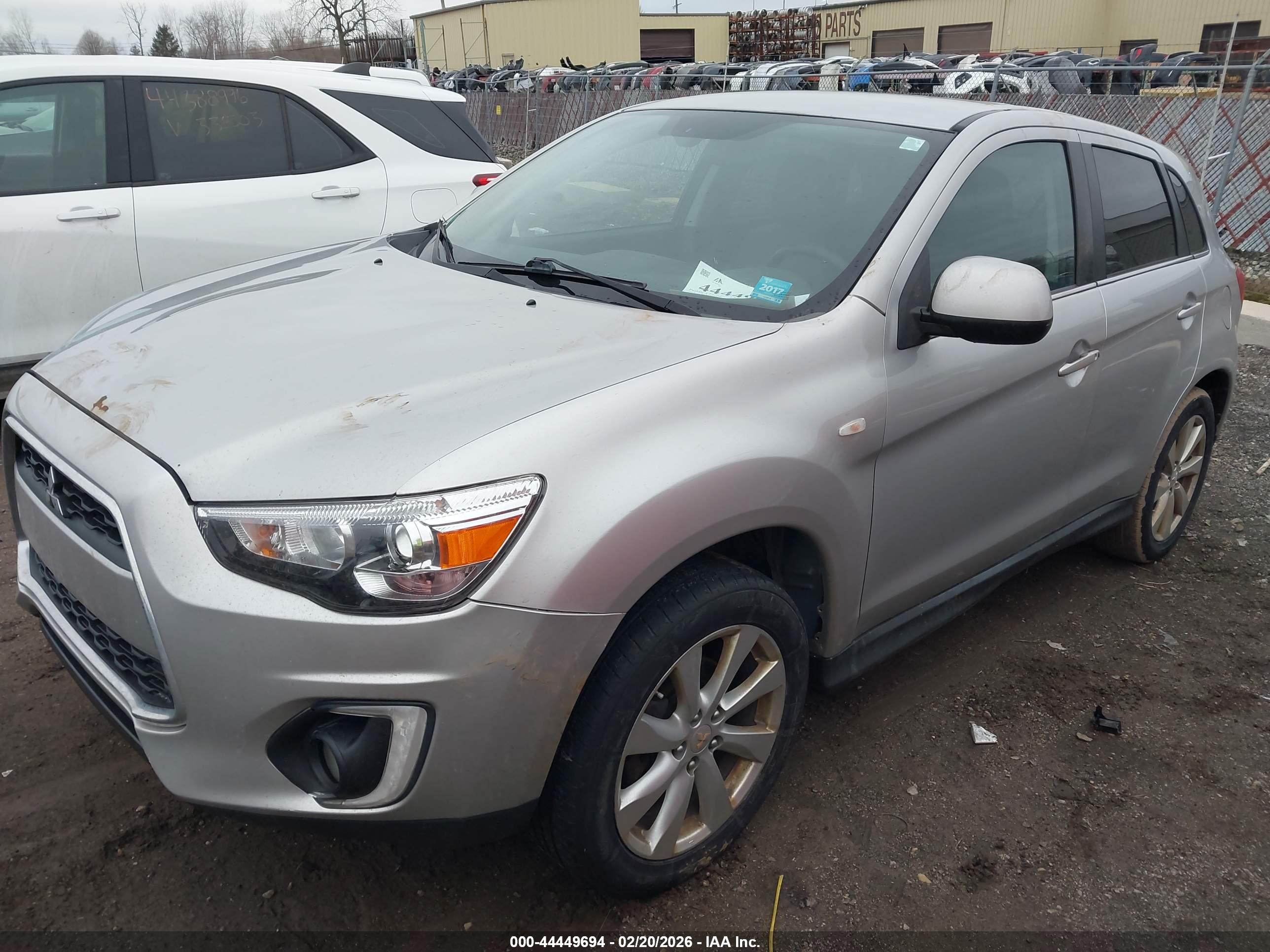 MITSUBISHI OUTLANDER image 2