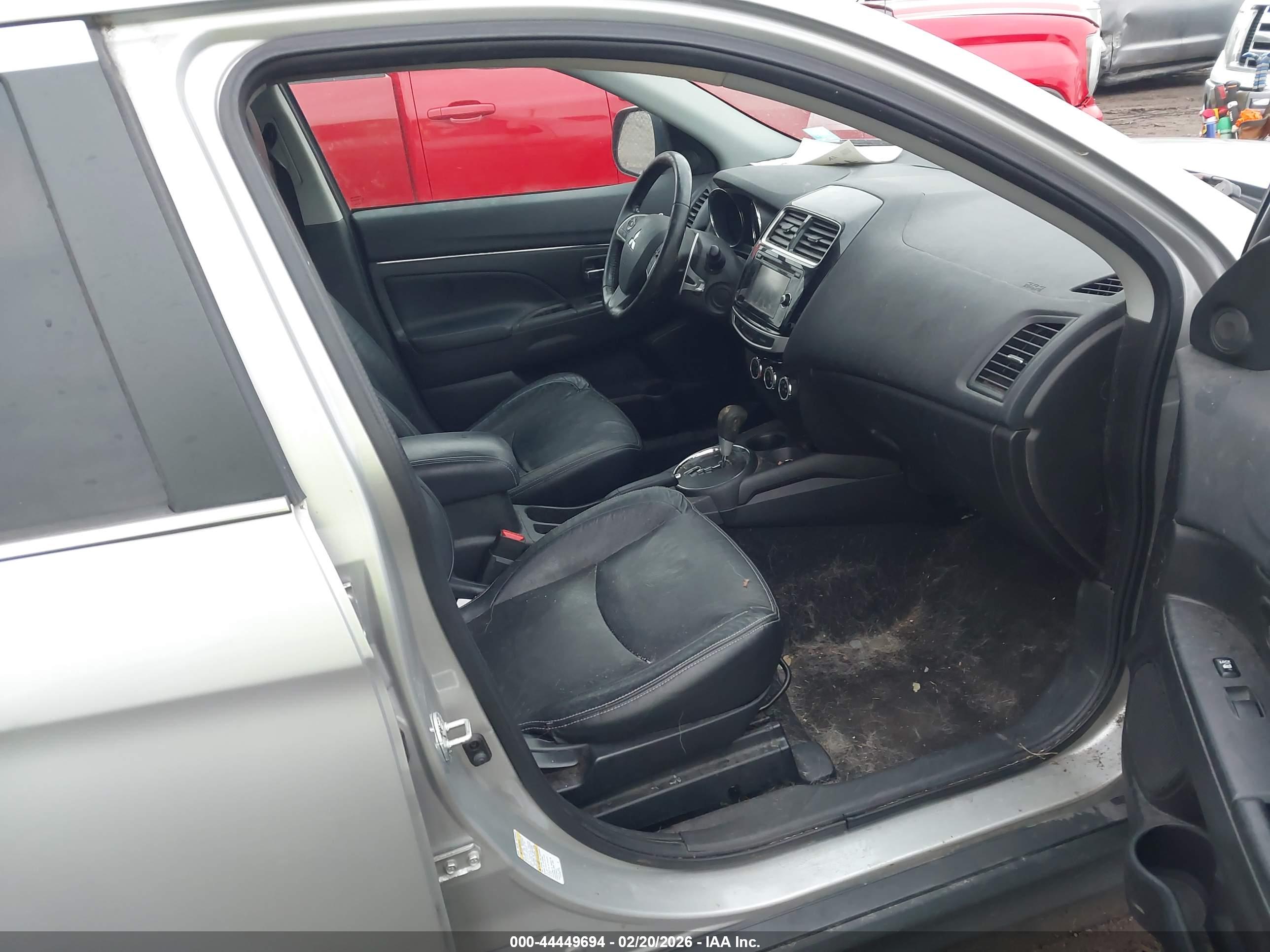 MITSUBISHI OUTLANDER image 5
