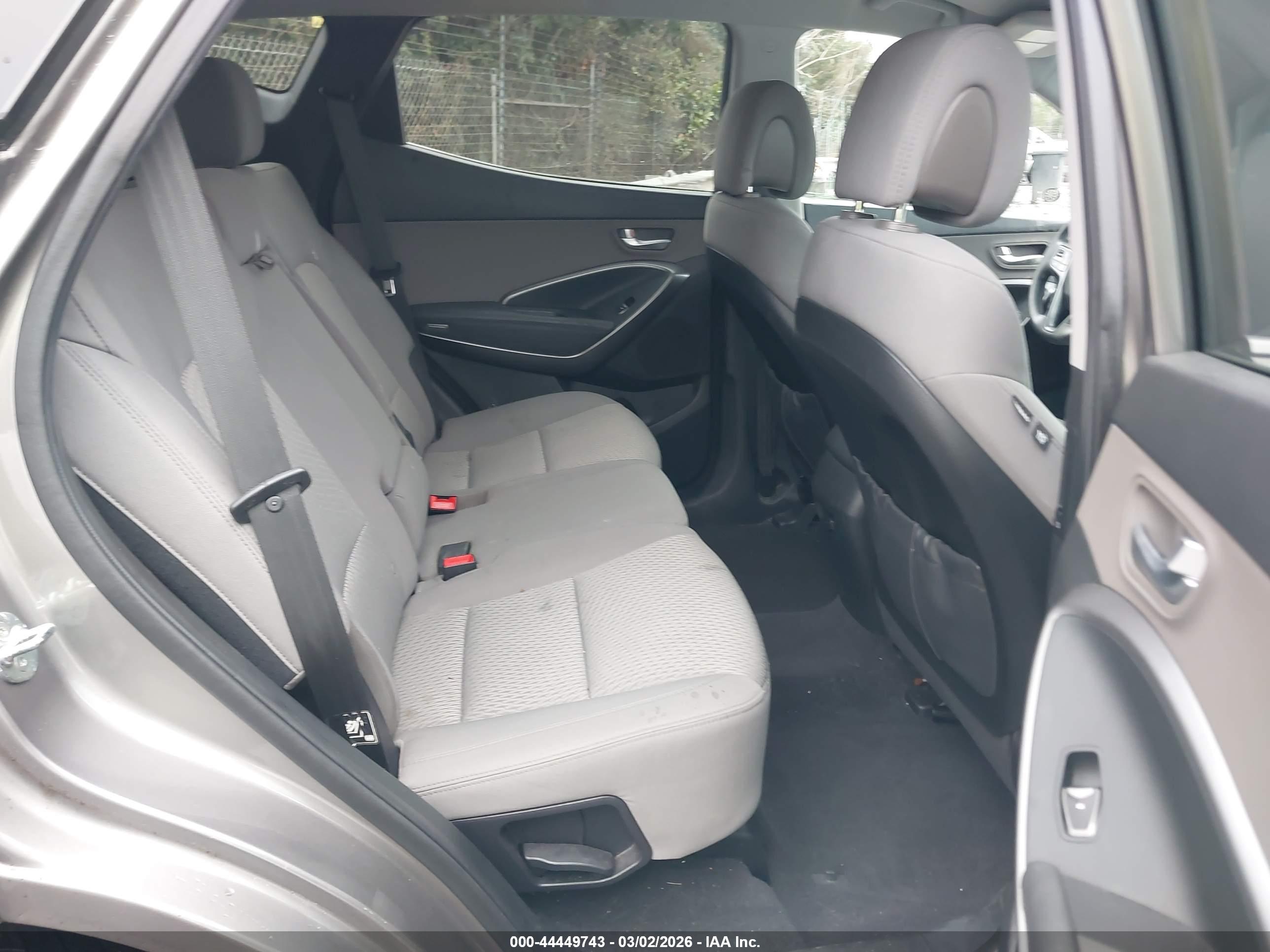 HYUNDAI SANTA image 8