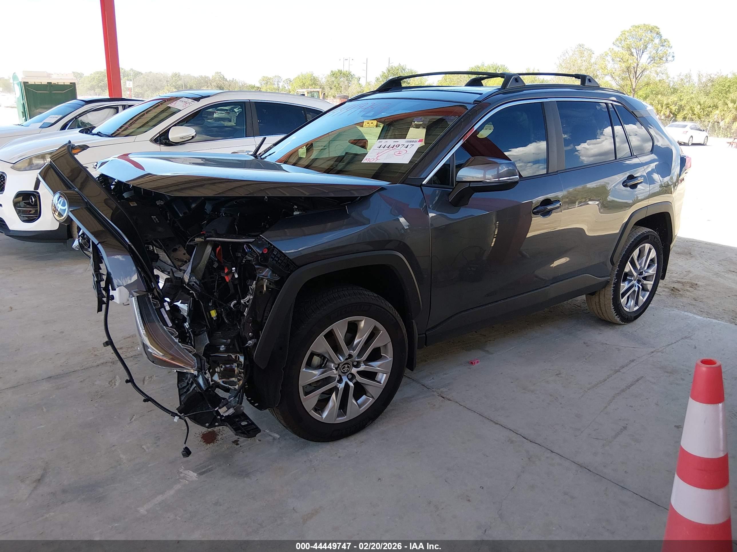 TOYOTA RAV4 image 2