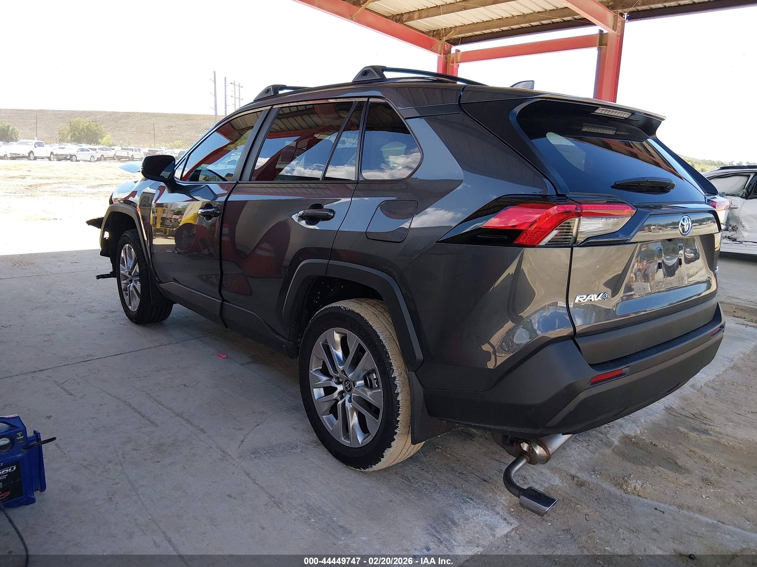 TOYOTA RAV4 image 3