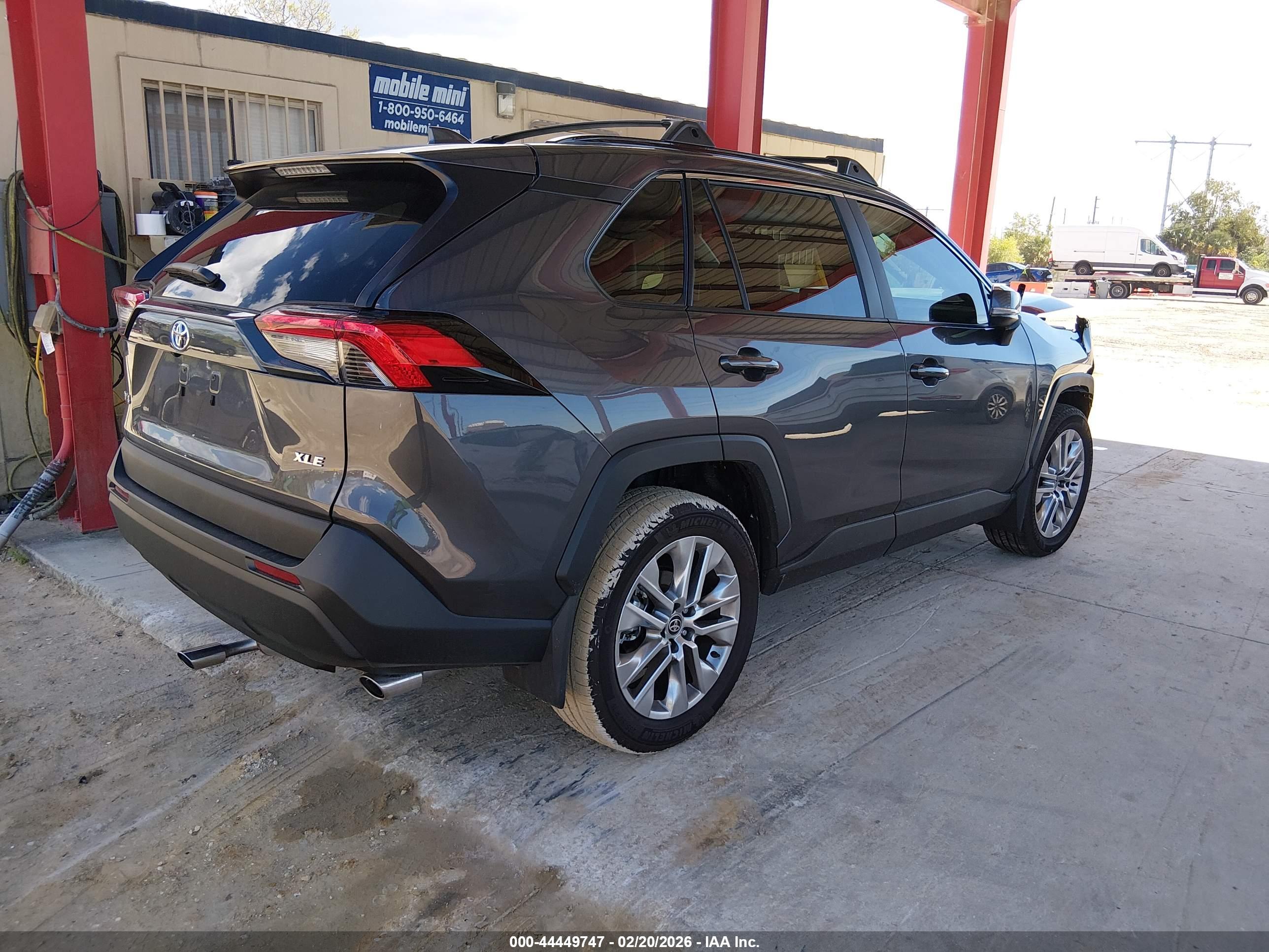 TOYOTA RAV4 image 4