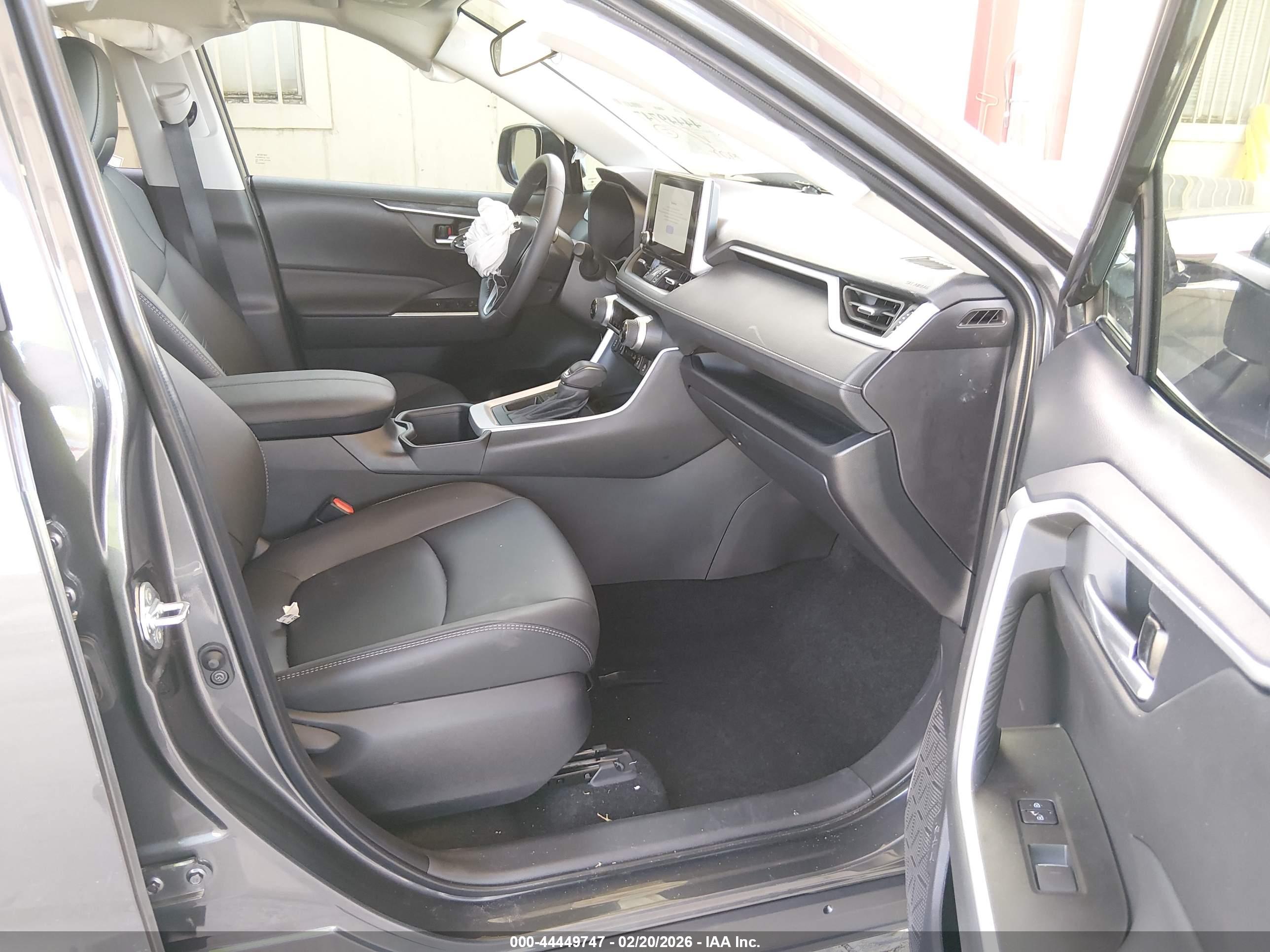 TOYOTA RAV4 image 5