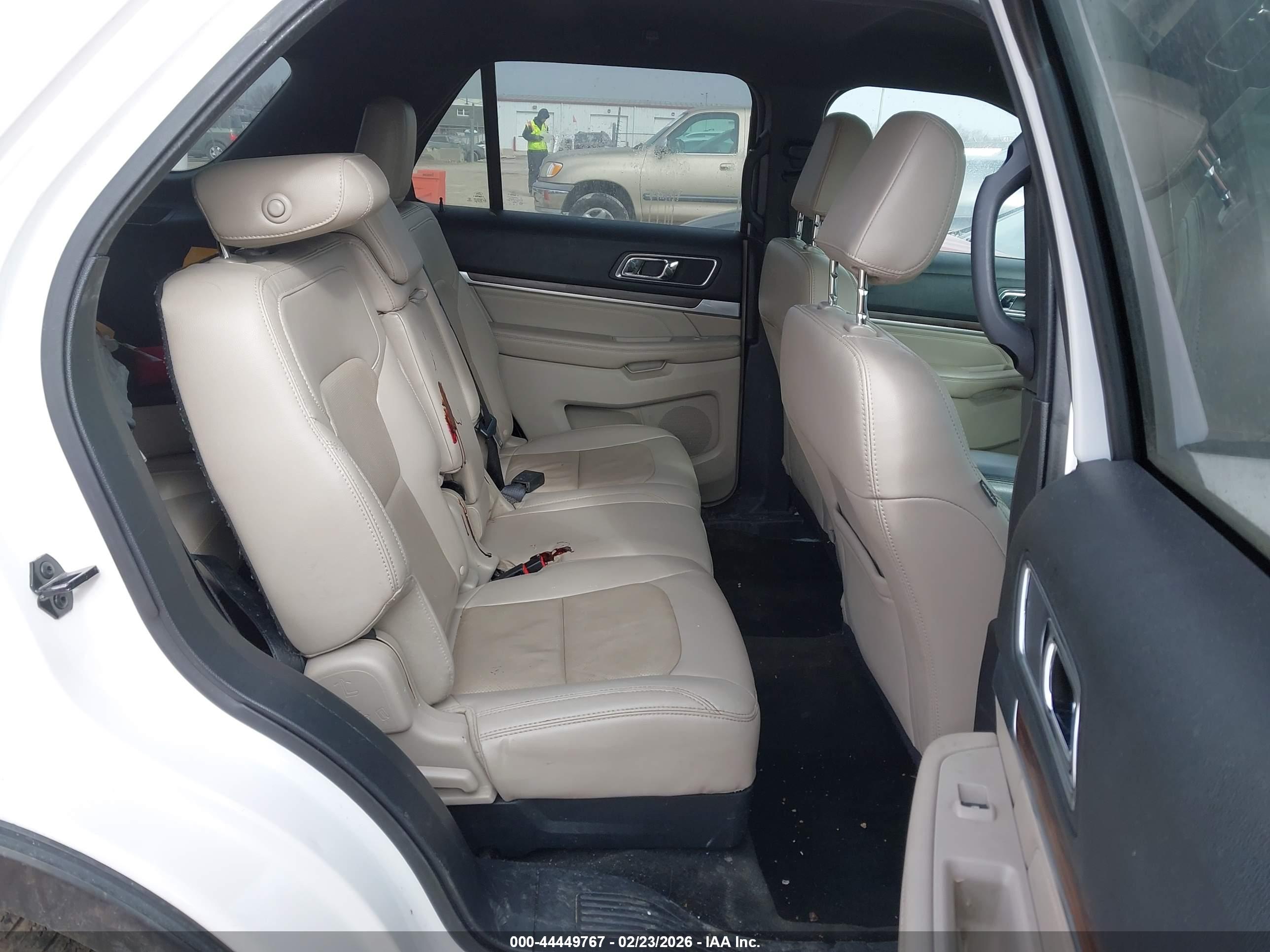 FORD EXPLORER image 8