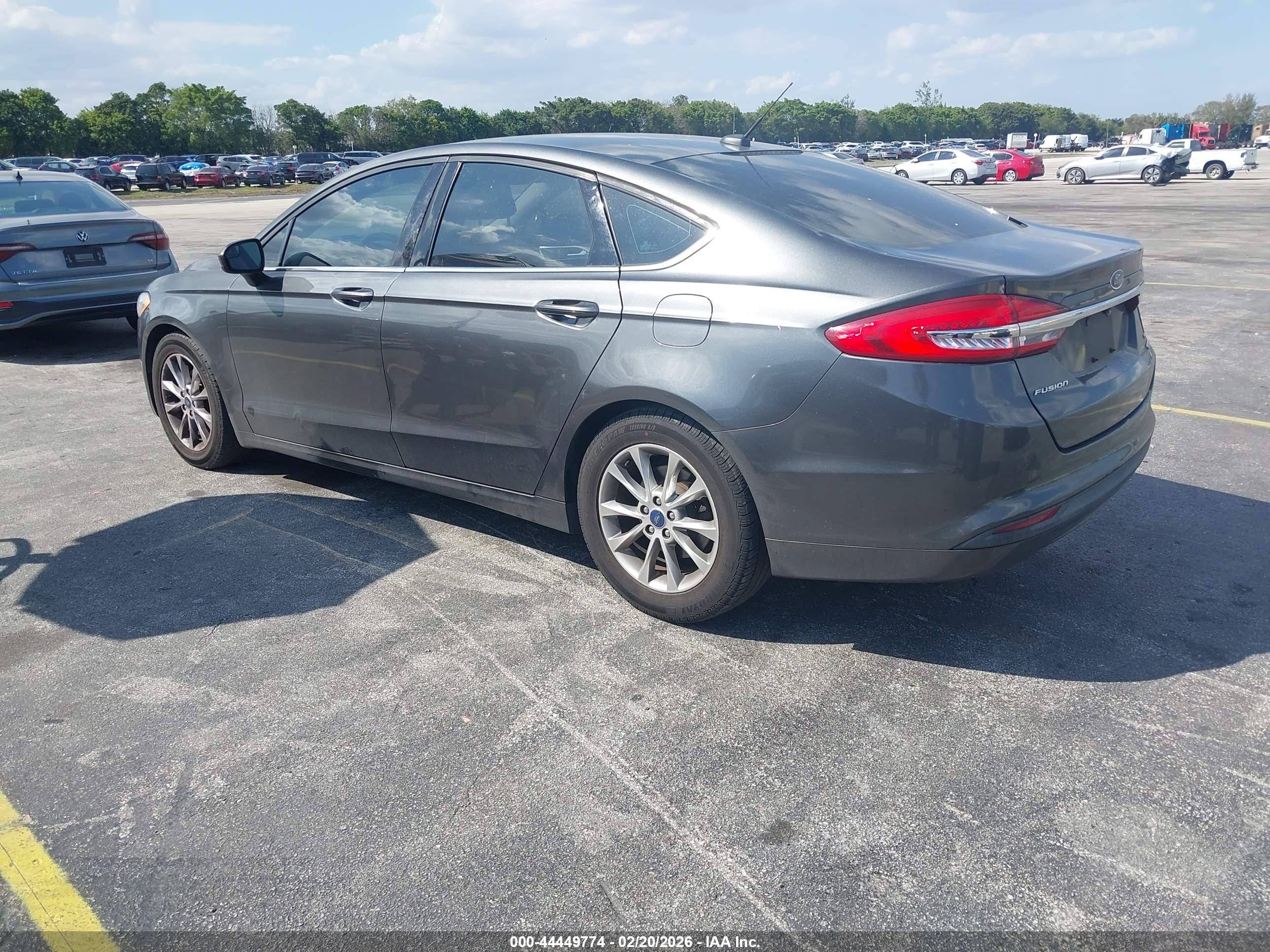 FORD FUSION image 3