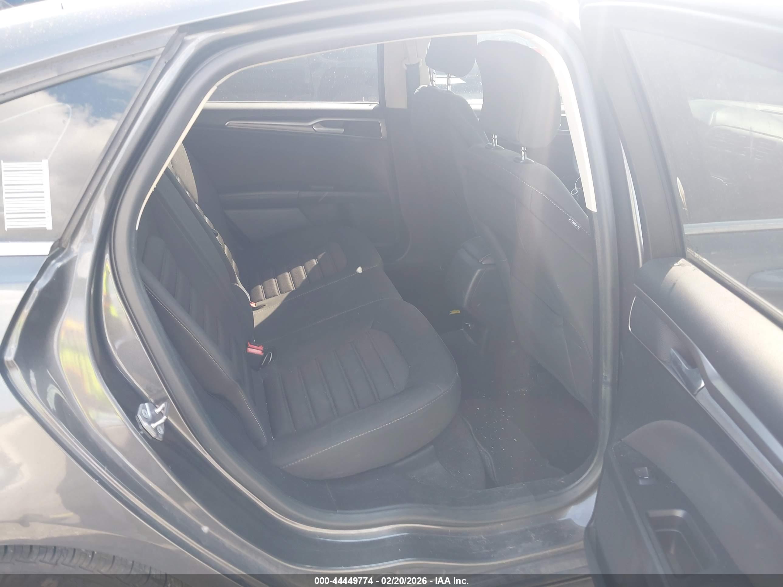 FORD FUSION image 8