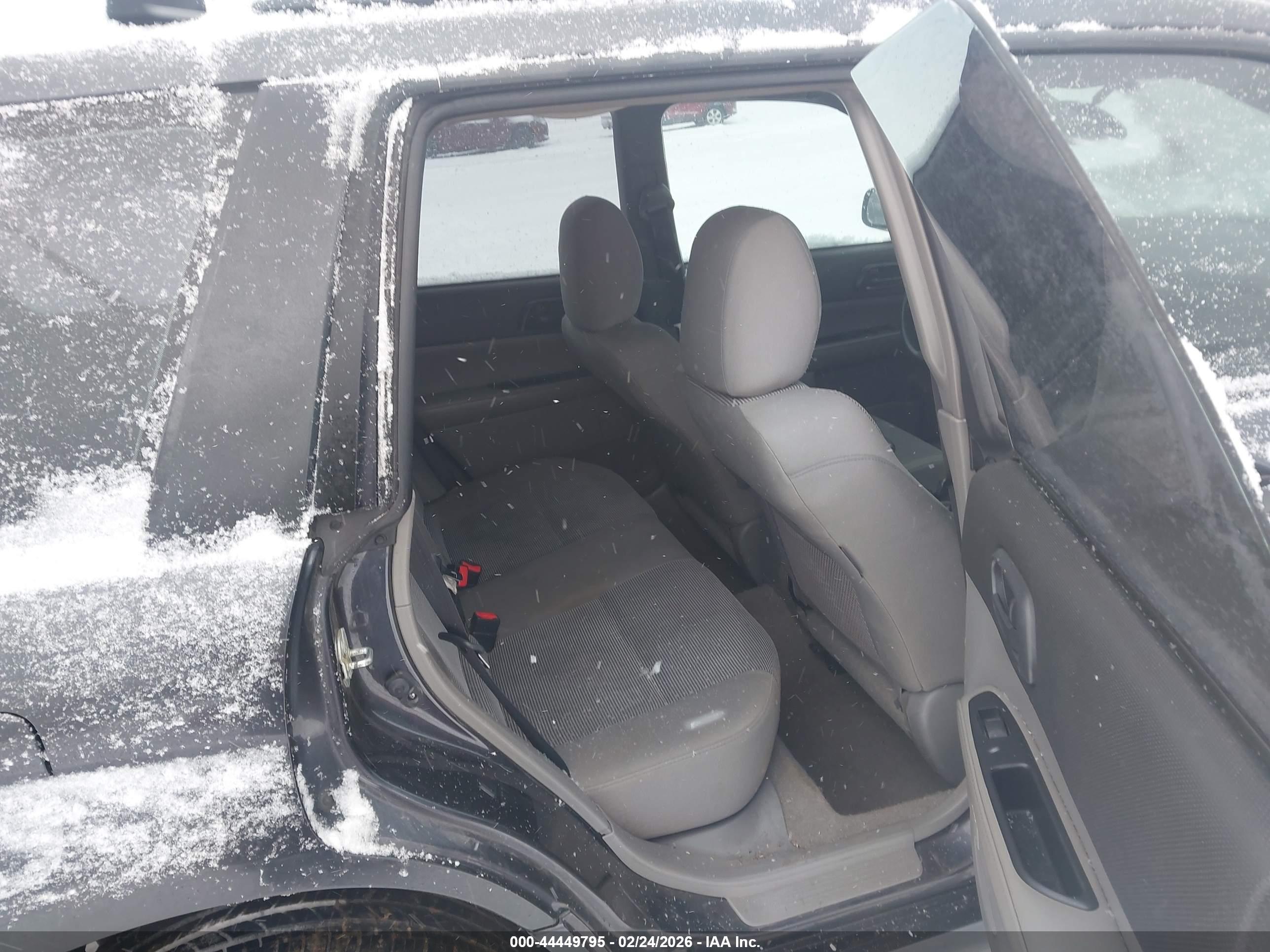 SUBARU FORESTER image 8