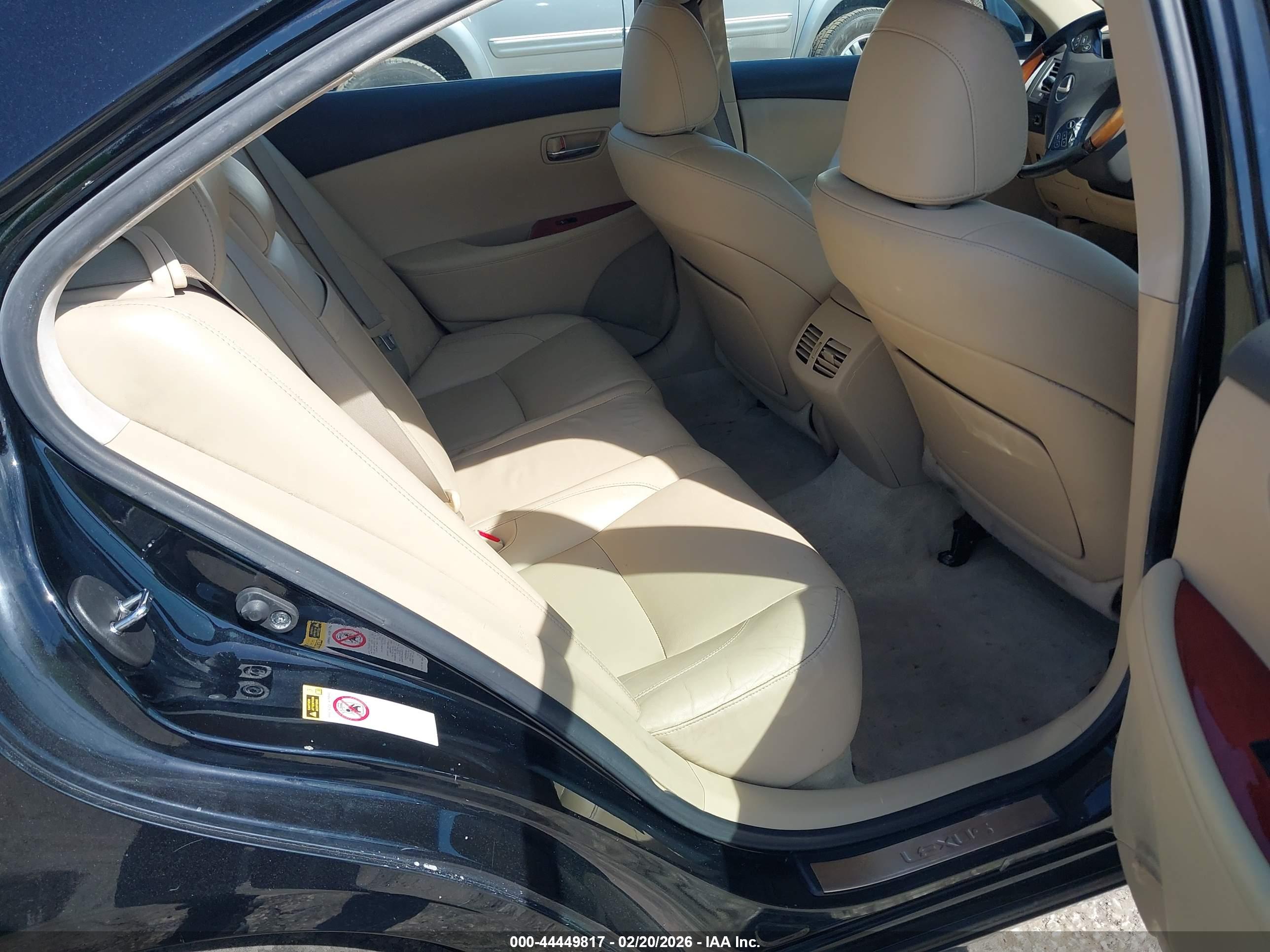 LEXUS ES image 8