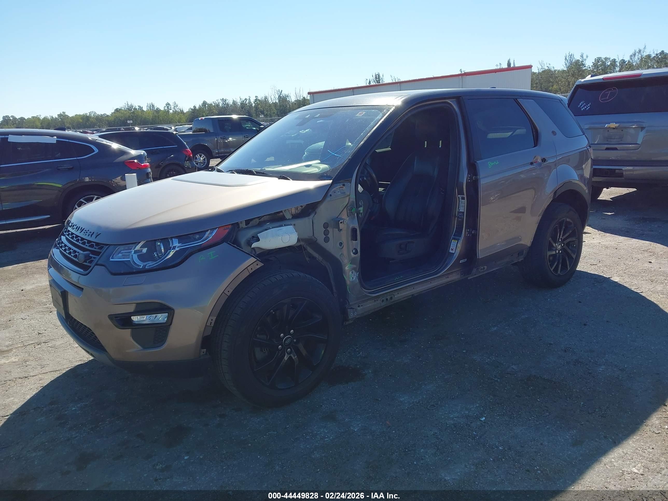 LAND ROVER image 2