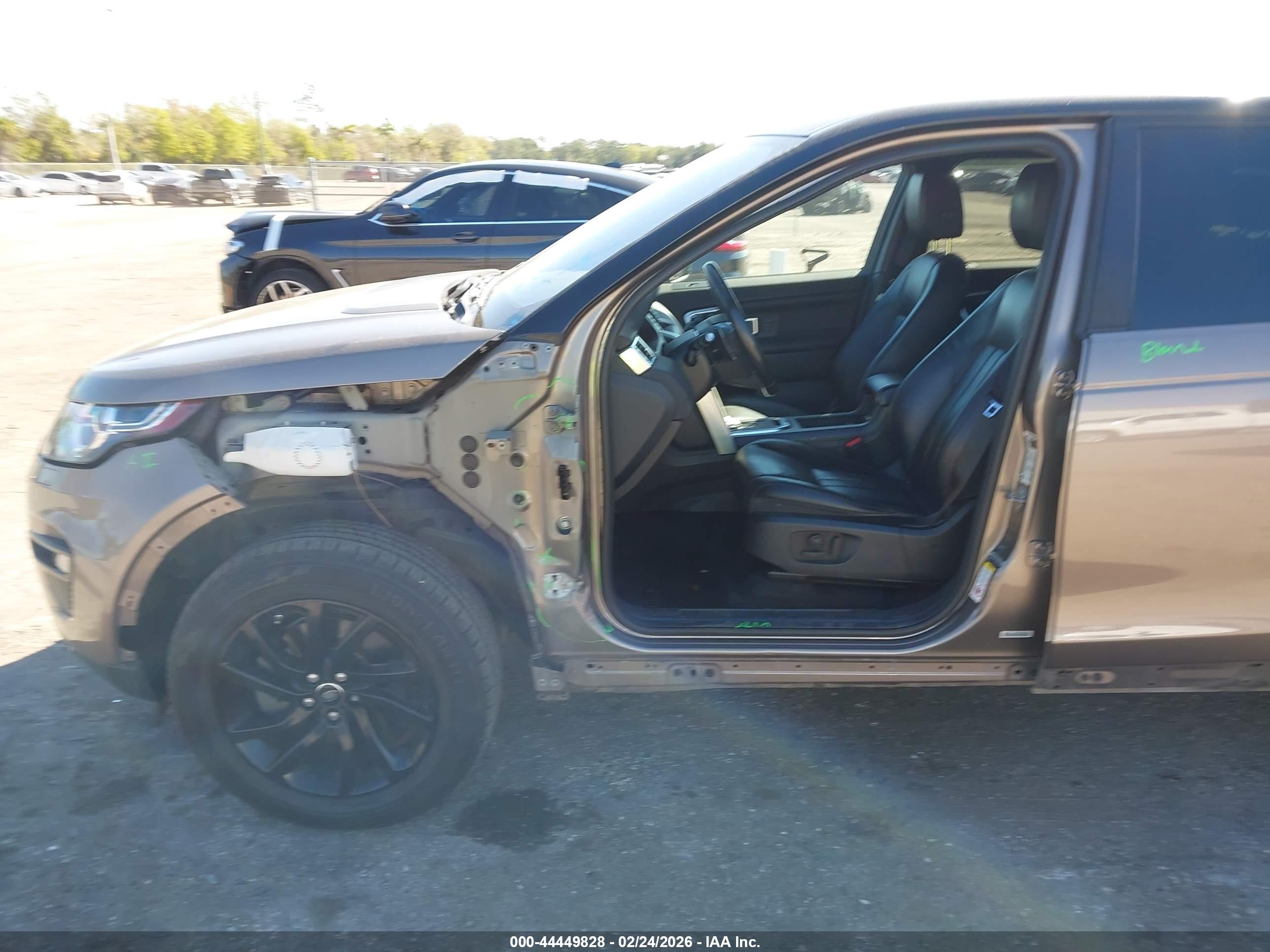 LAND ROVER image 6