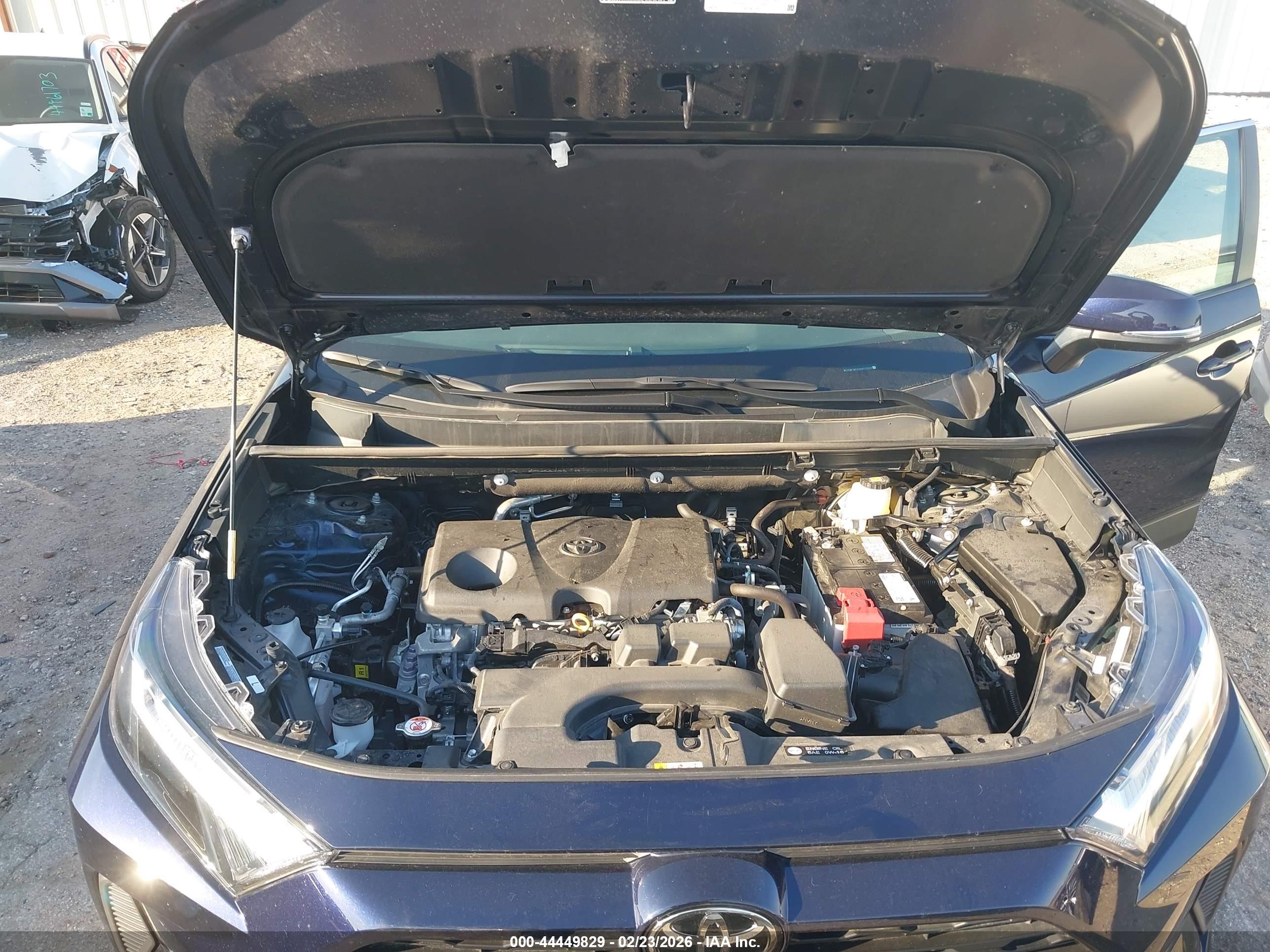 TOYOTA RAV4 image 10