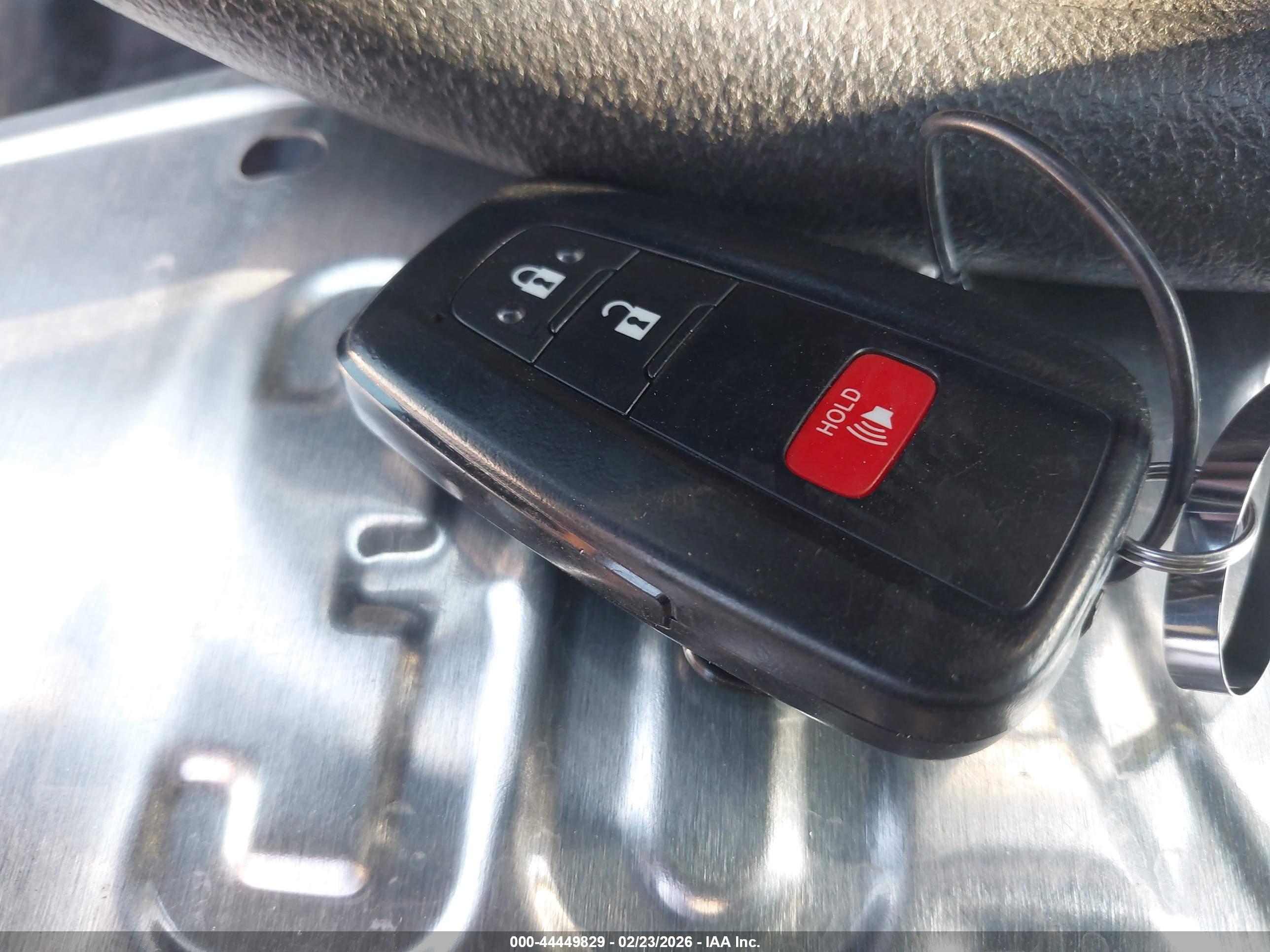 TOYOTA RAV4 image 11