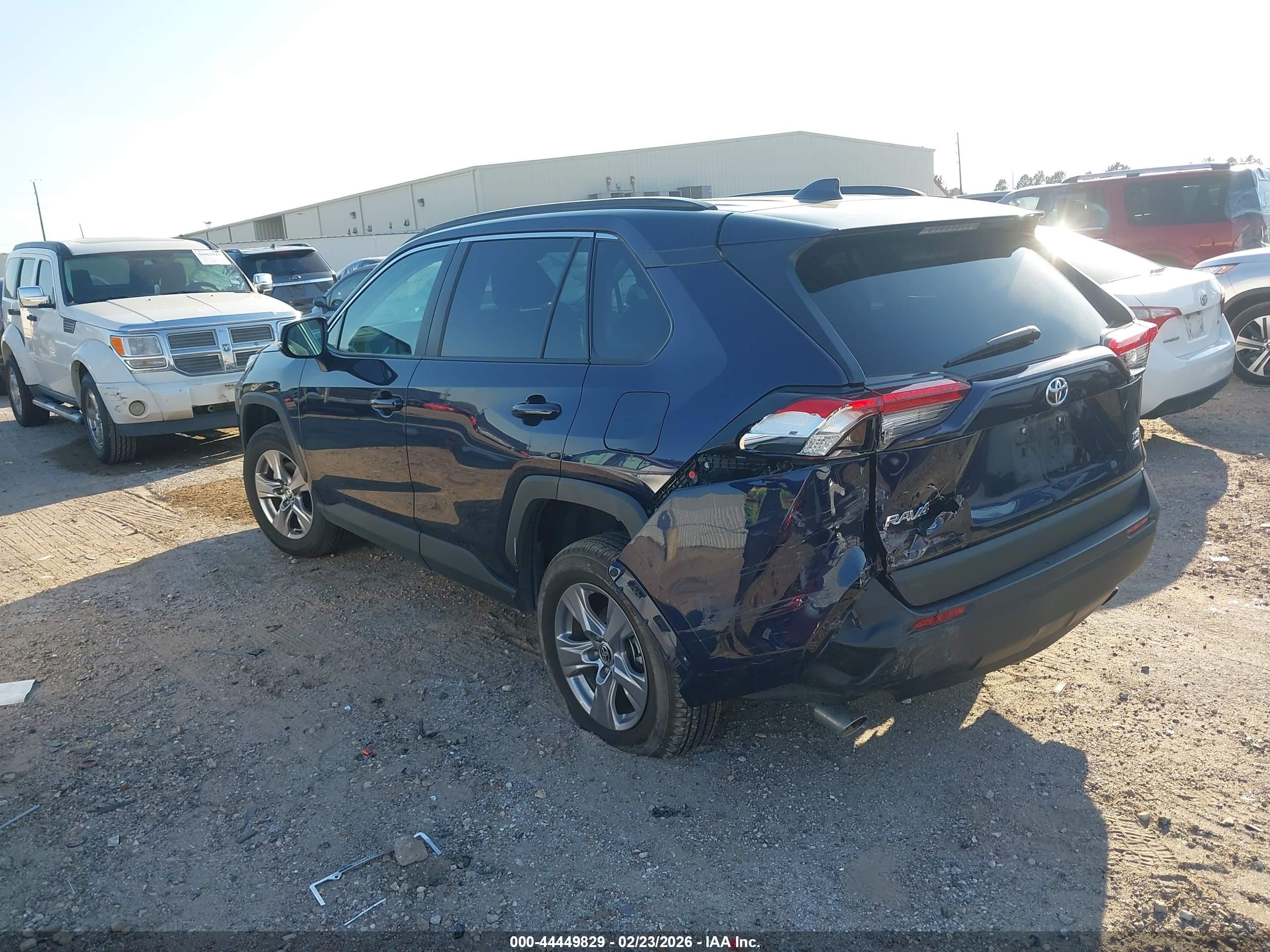 TOYOTA RAV4 image 3