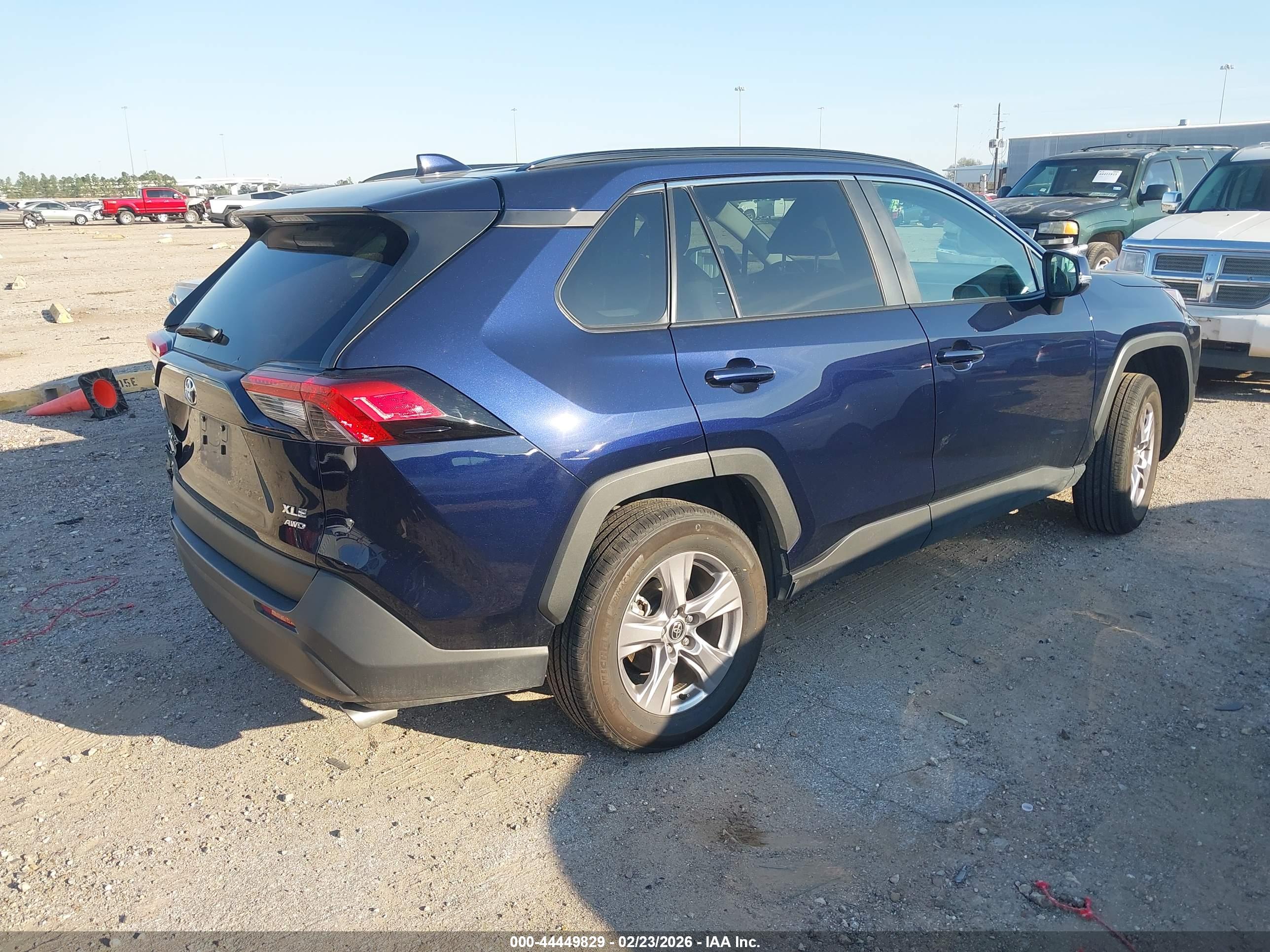 TOYOTA RAV4 image 4