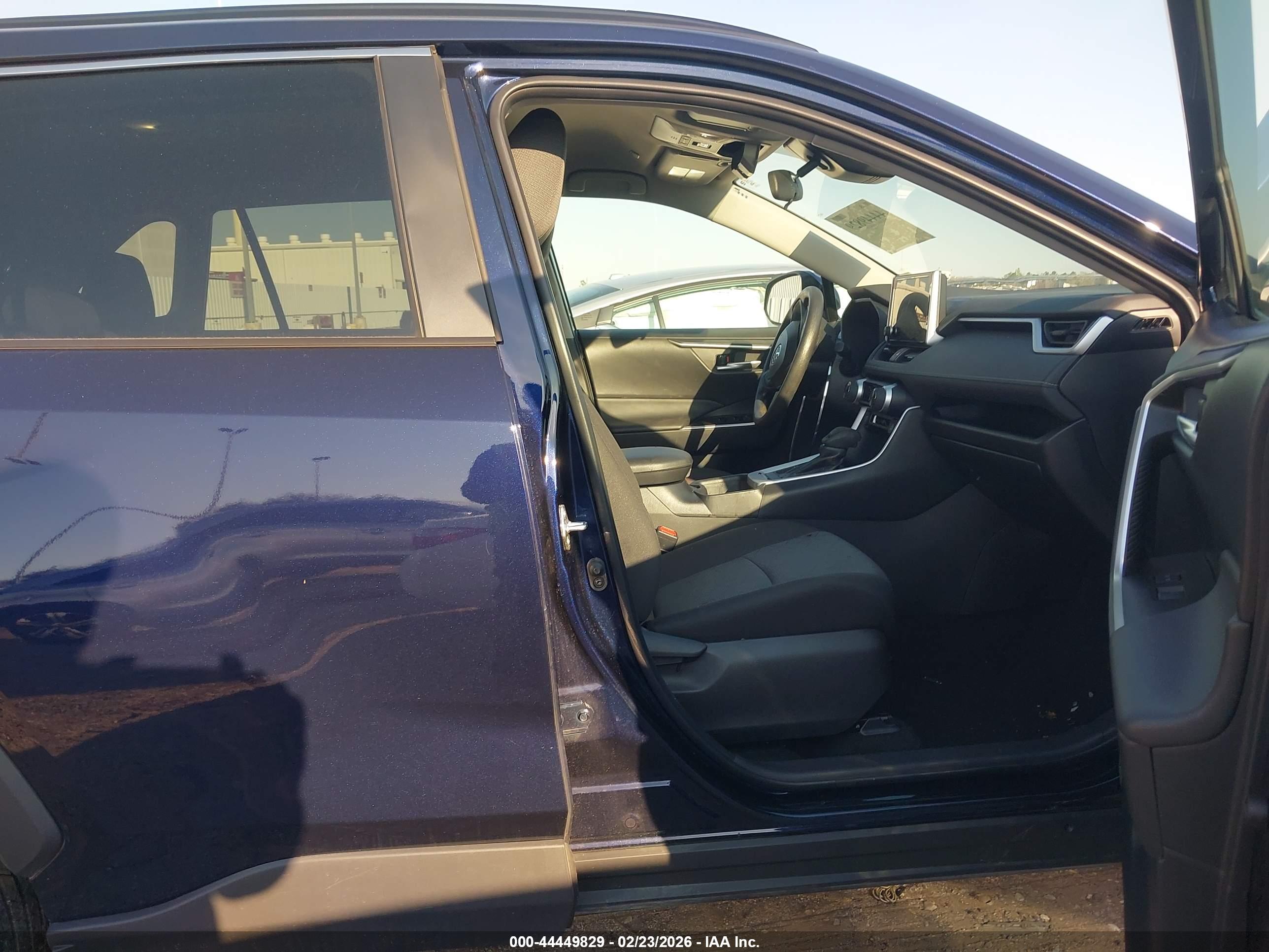 TOYOTA RAV4 image 5