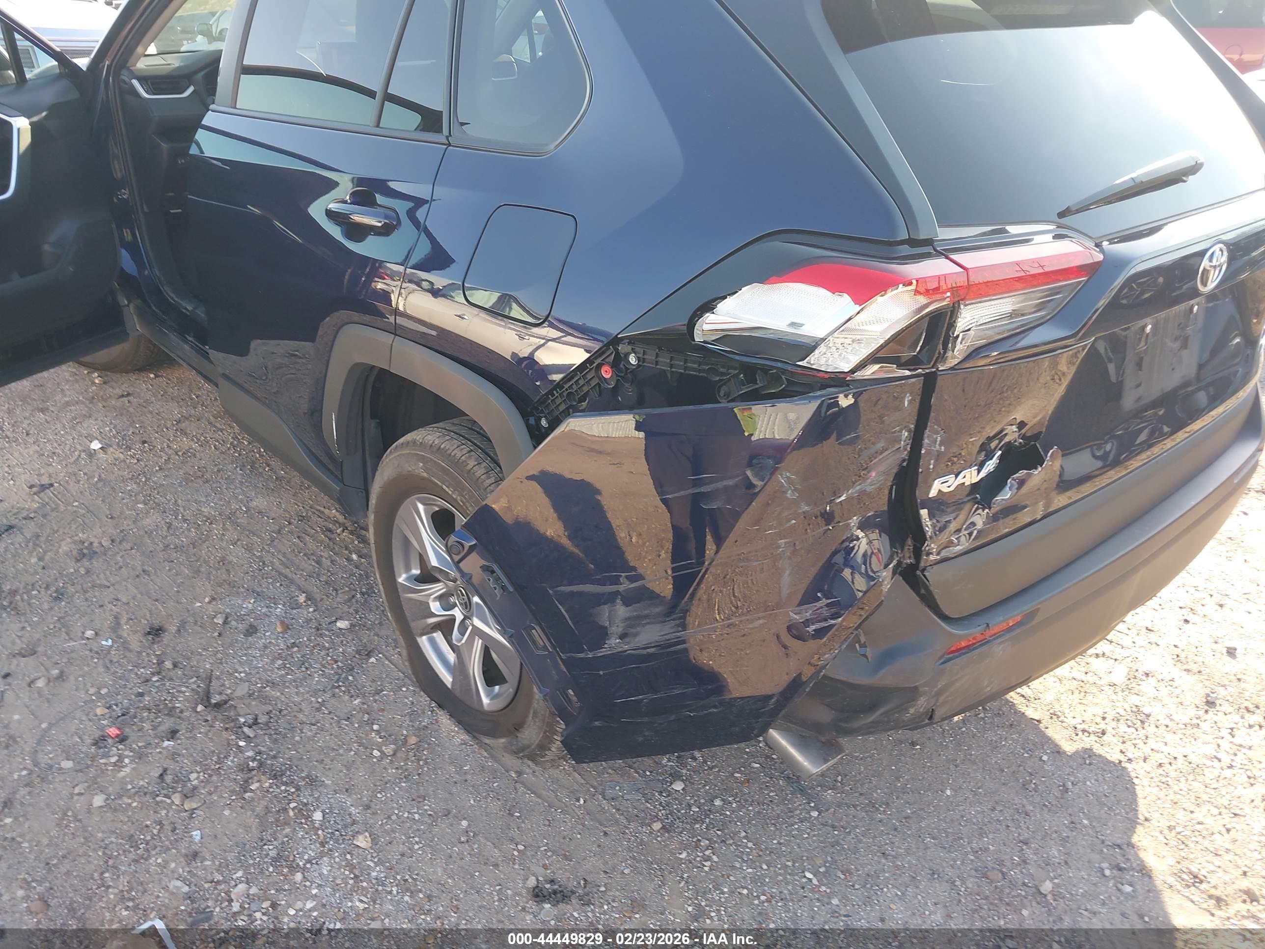 TOYOTA RAV4 image 6