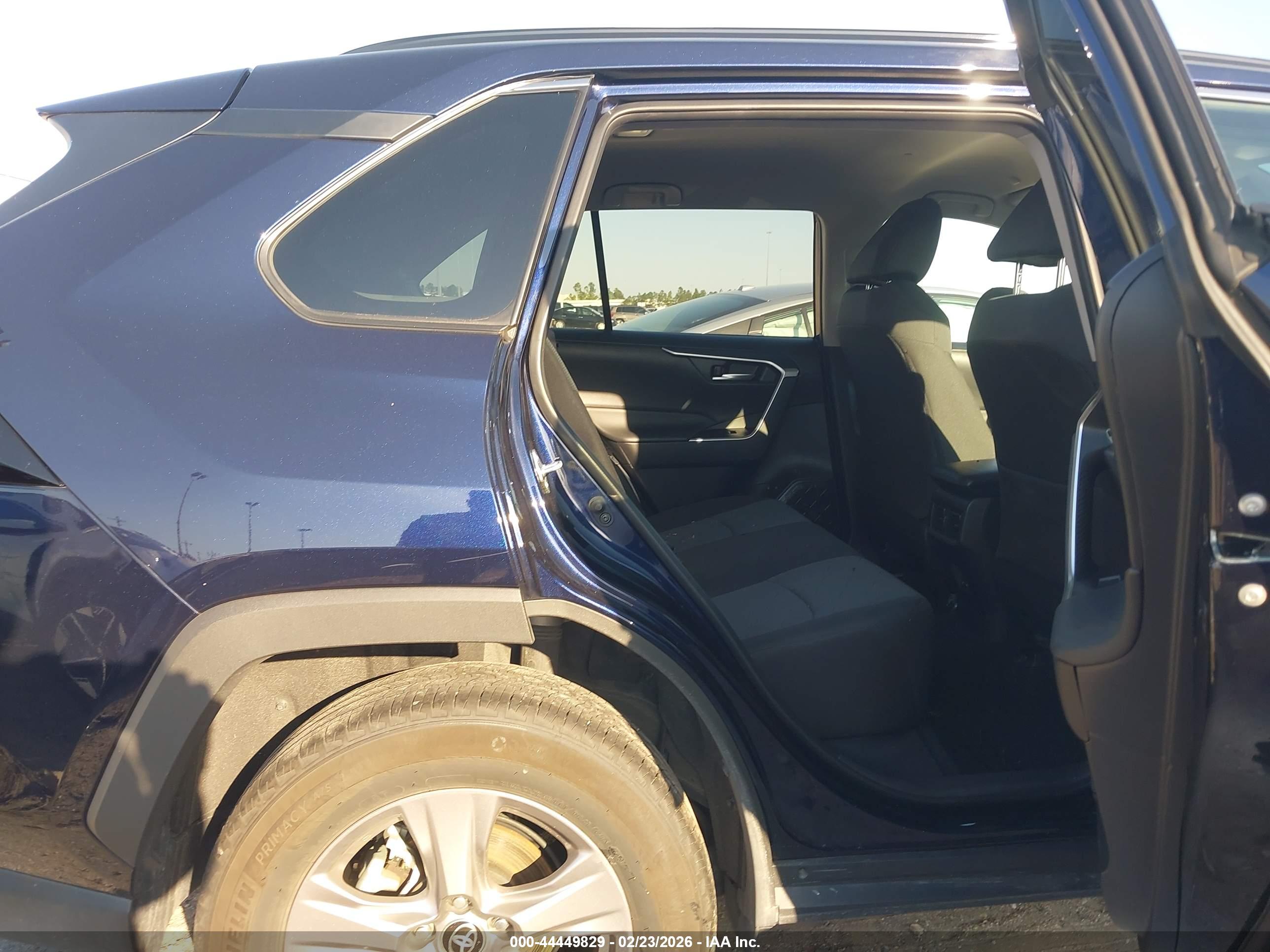 TOYOTA RAV4 image 8