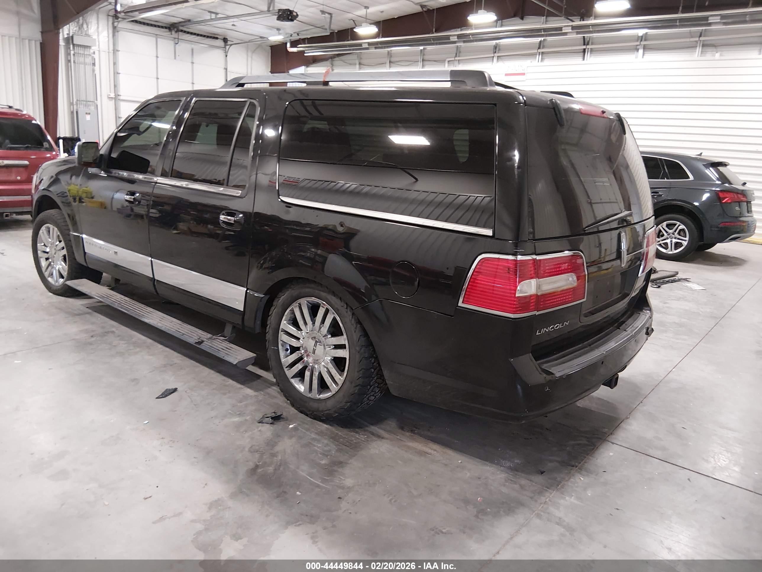 LINCOLN NAVIGATOR image 3