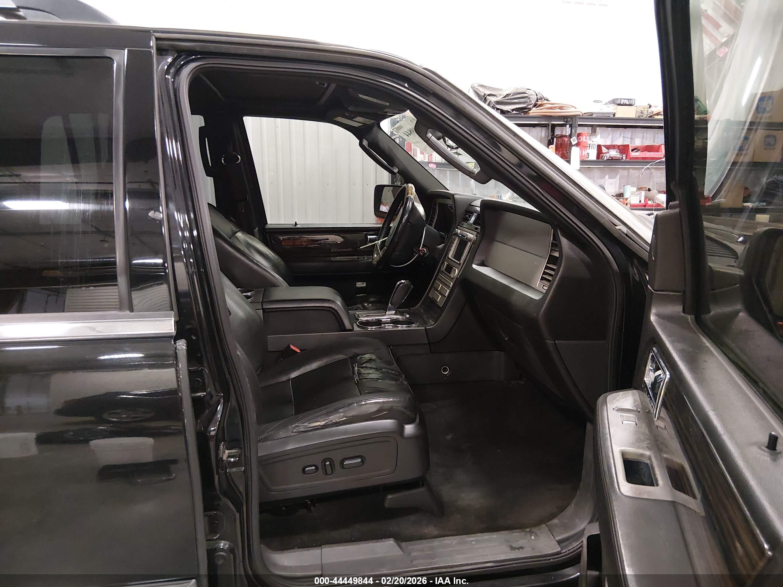 LINCOLN NAVIGATOR image 5